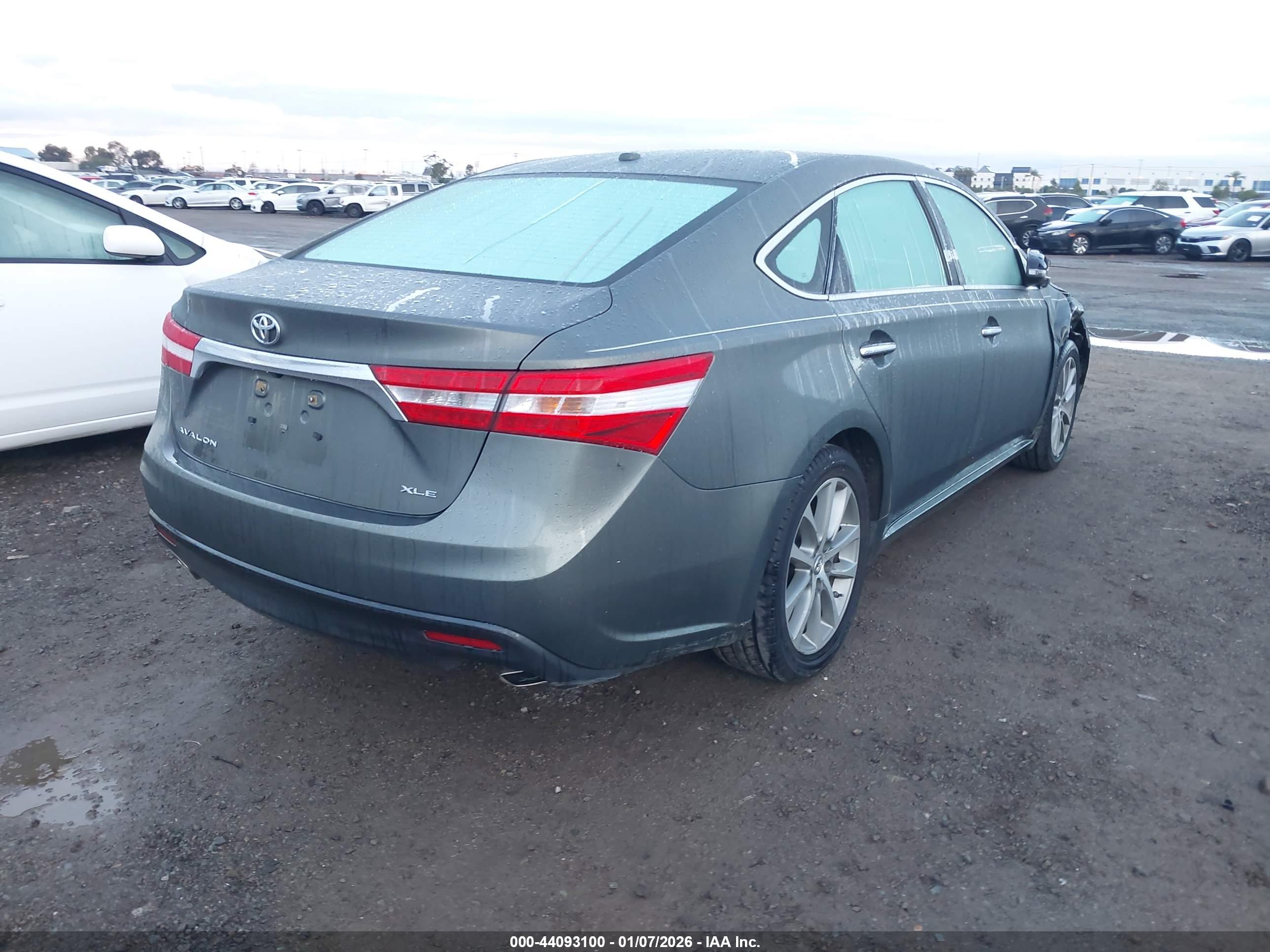 TOYOTA AVALON image 4