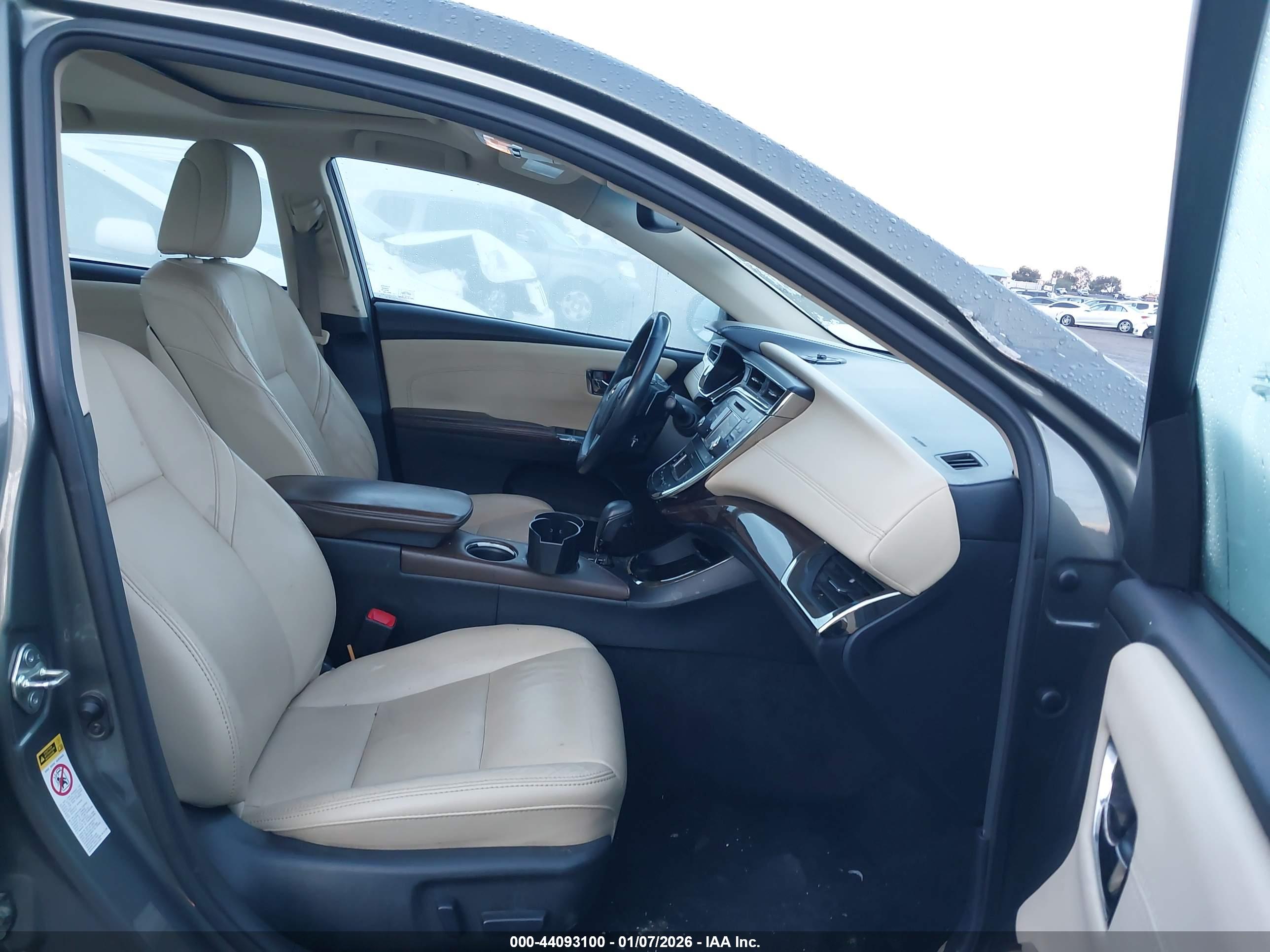 TOYOTA AVALON image 5