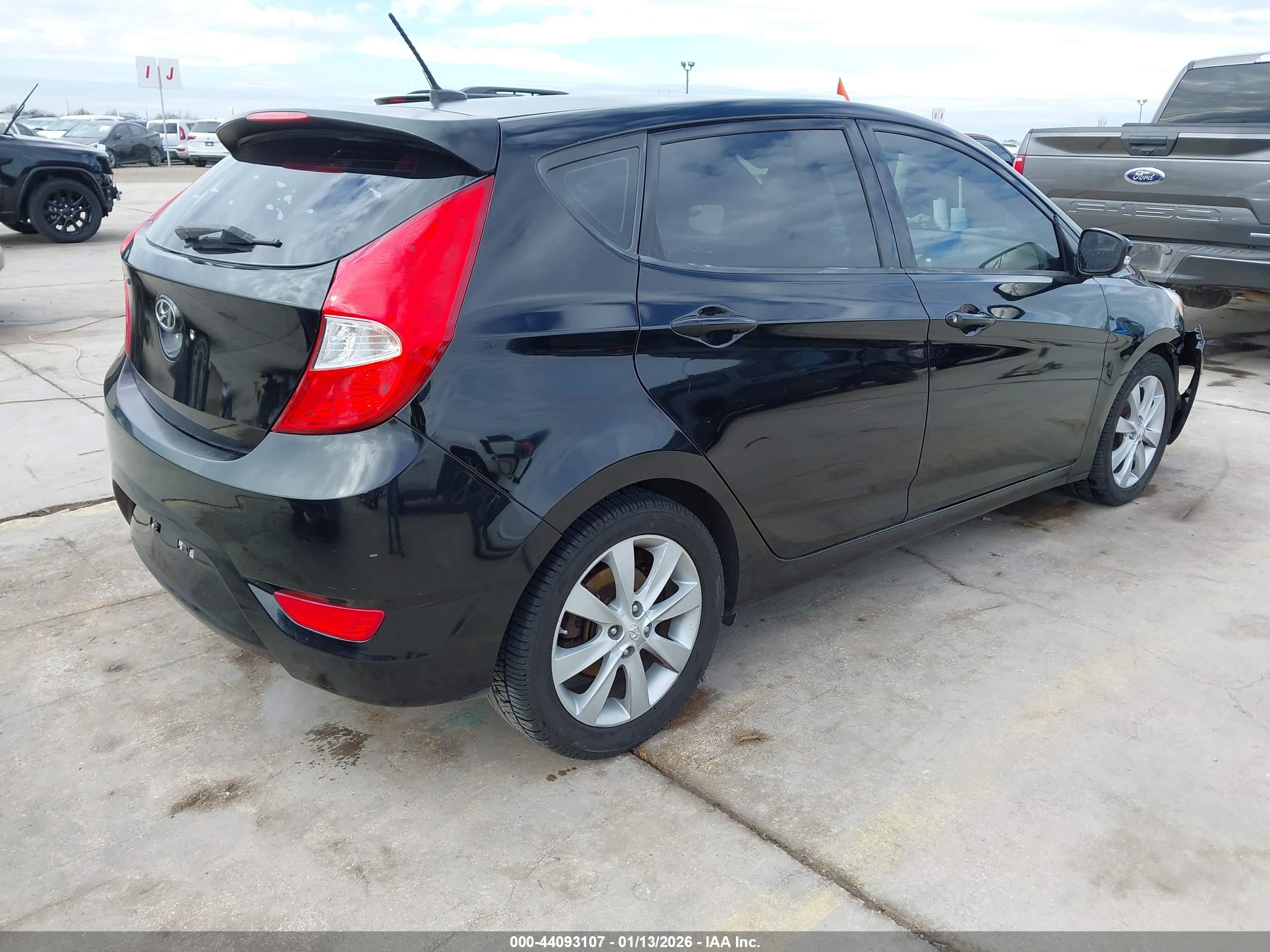 HYUNDAI ACCENT image 4