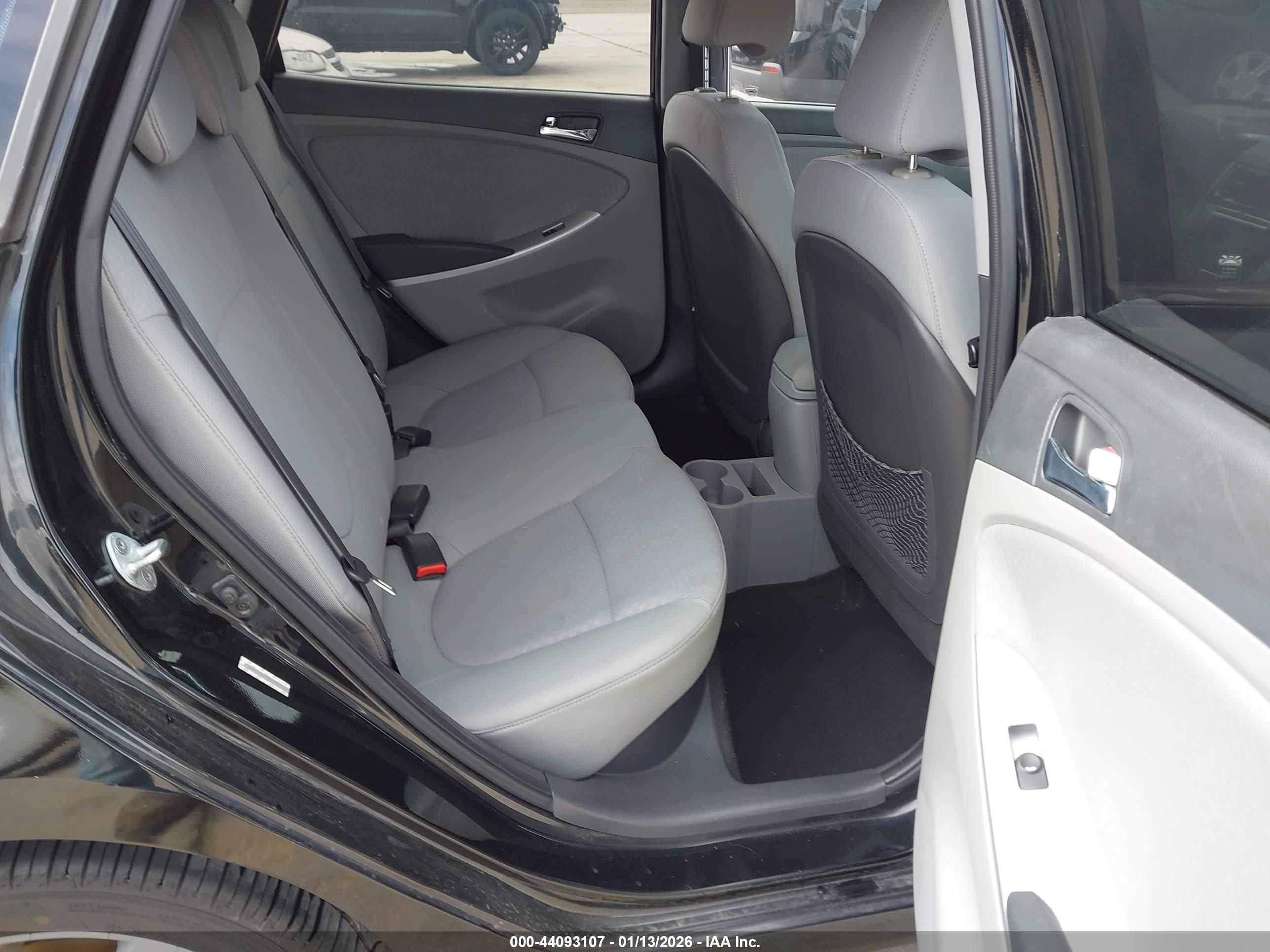 HYUNDAI ACCENT image 8