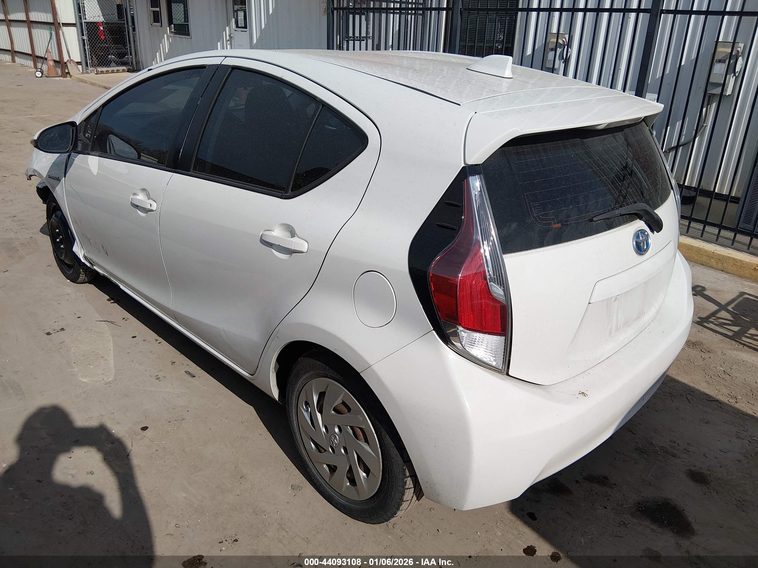 TOYOTA PRIUS image 3