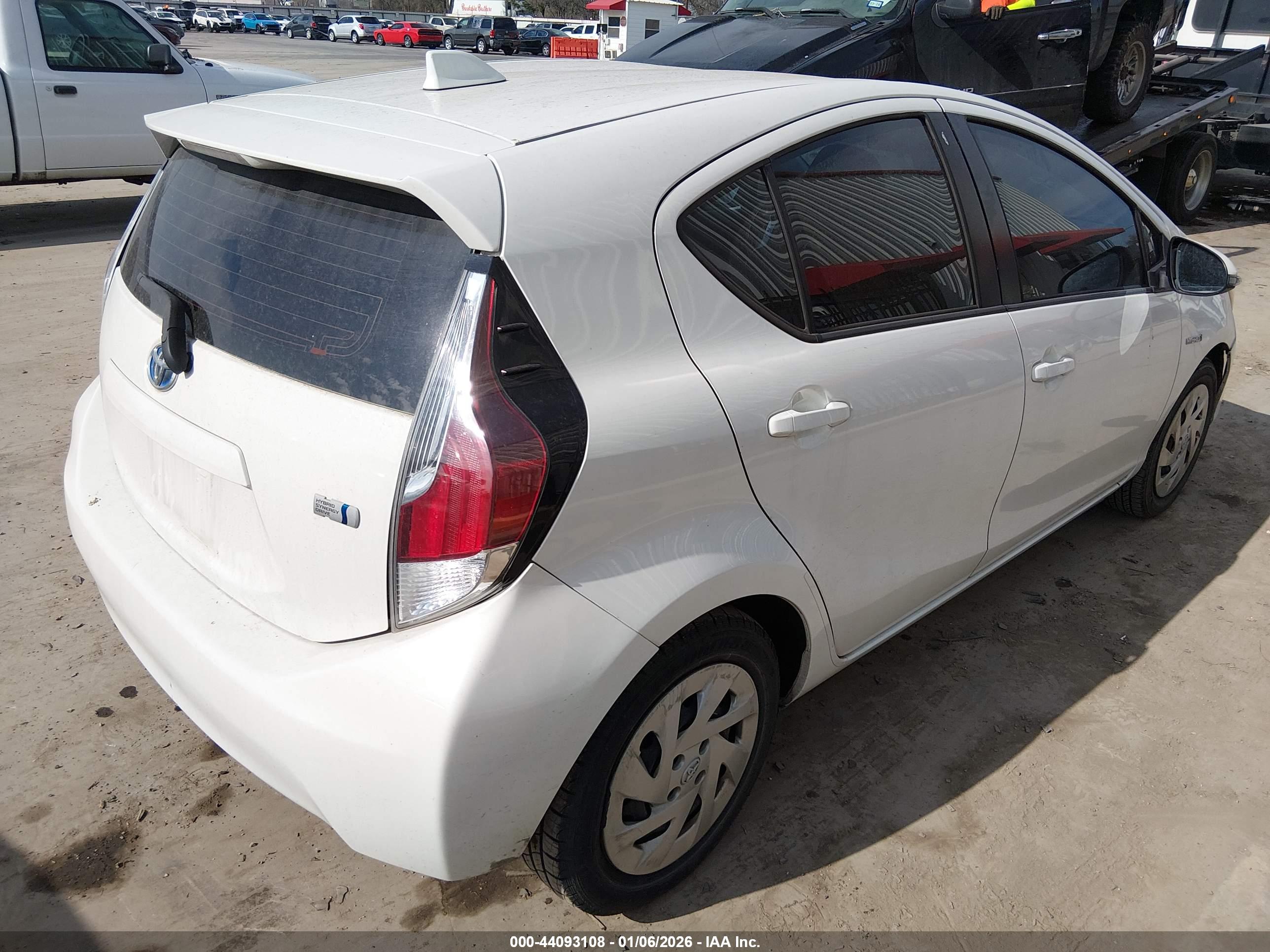 TOYOTA PRIUS image 4