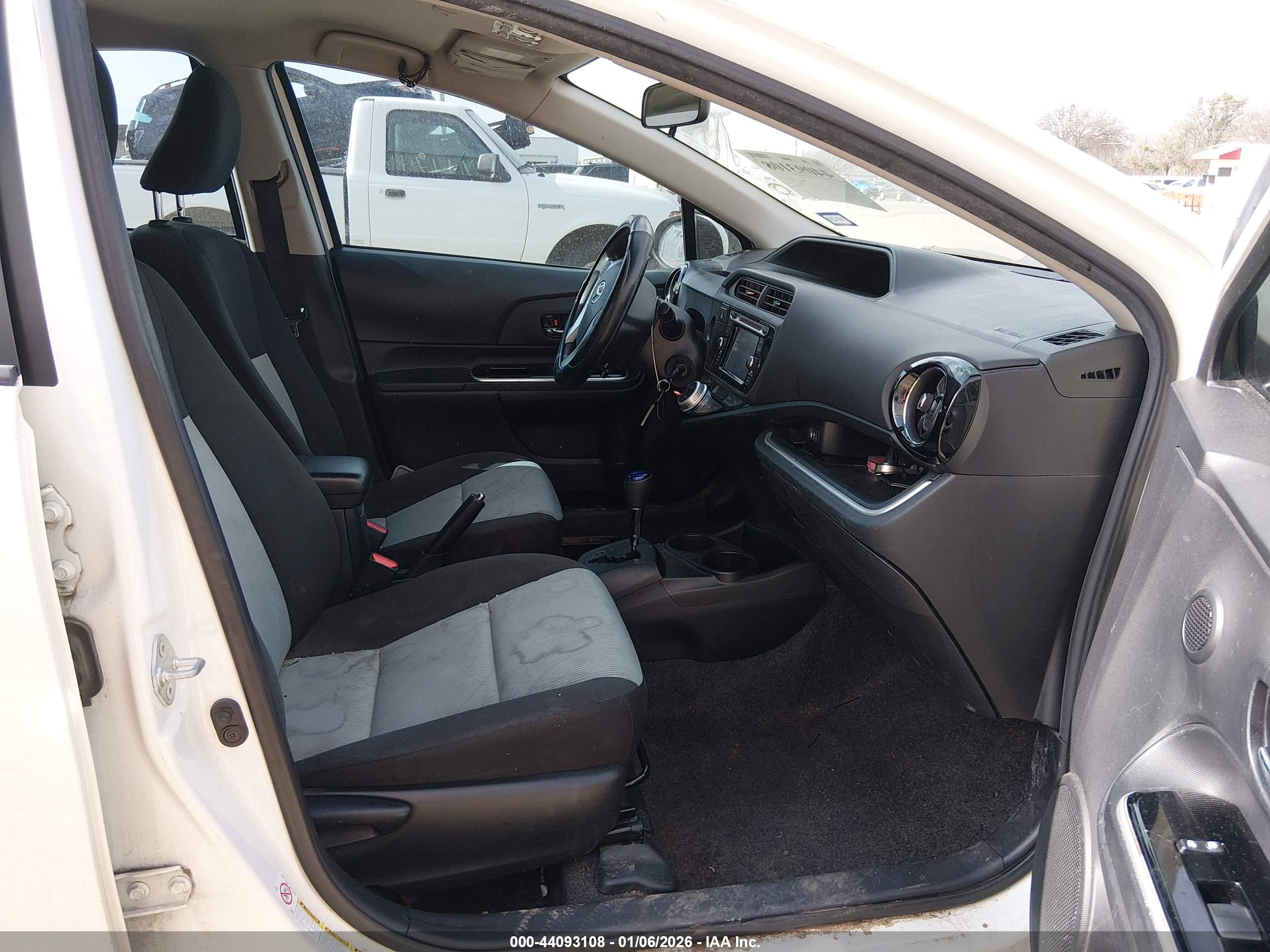 TOYOTA PRIUS image 5