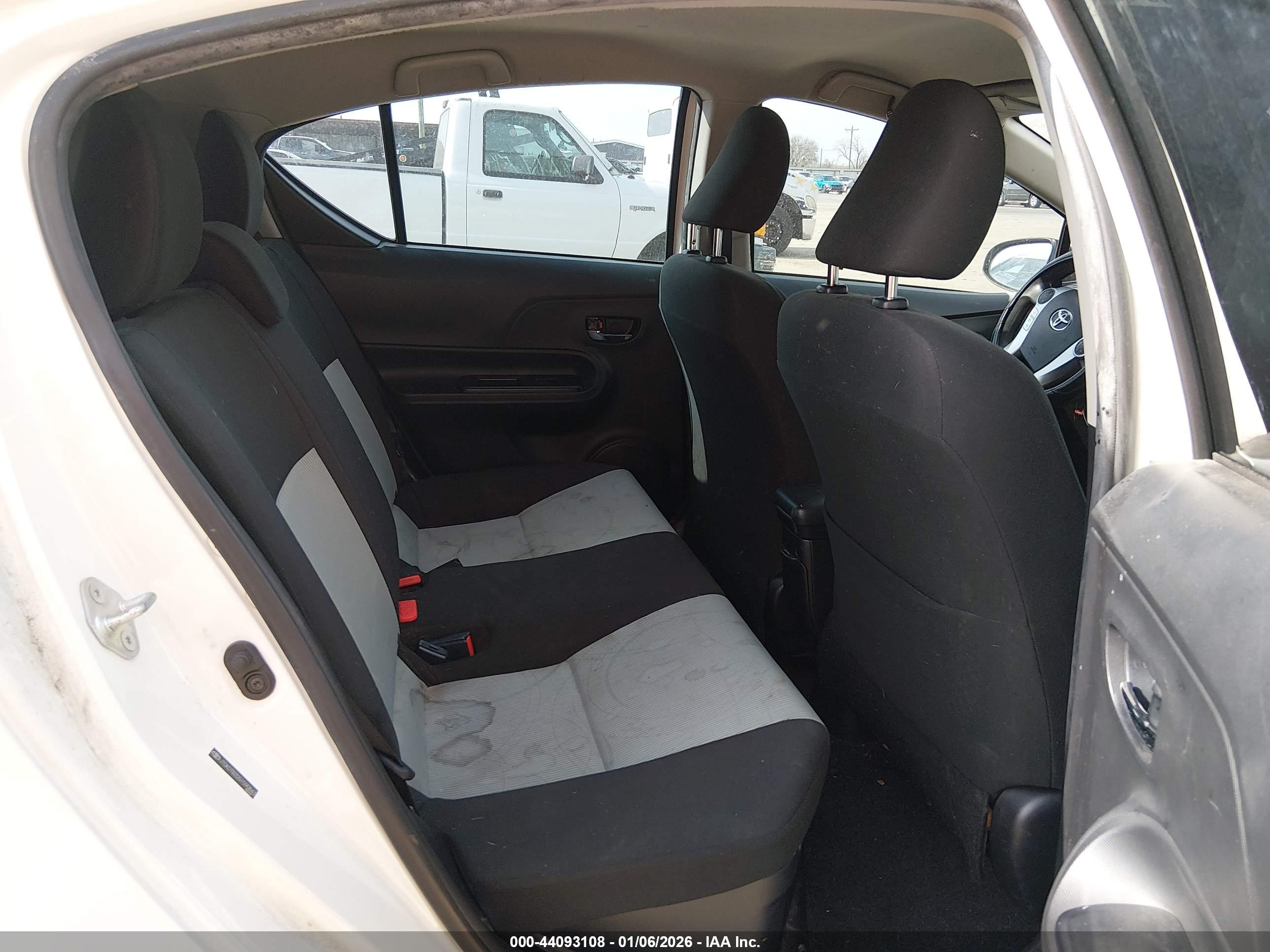 TOYOTA PRIUS image 8