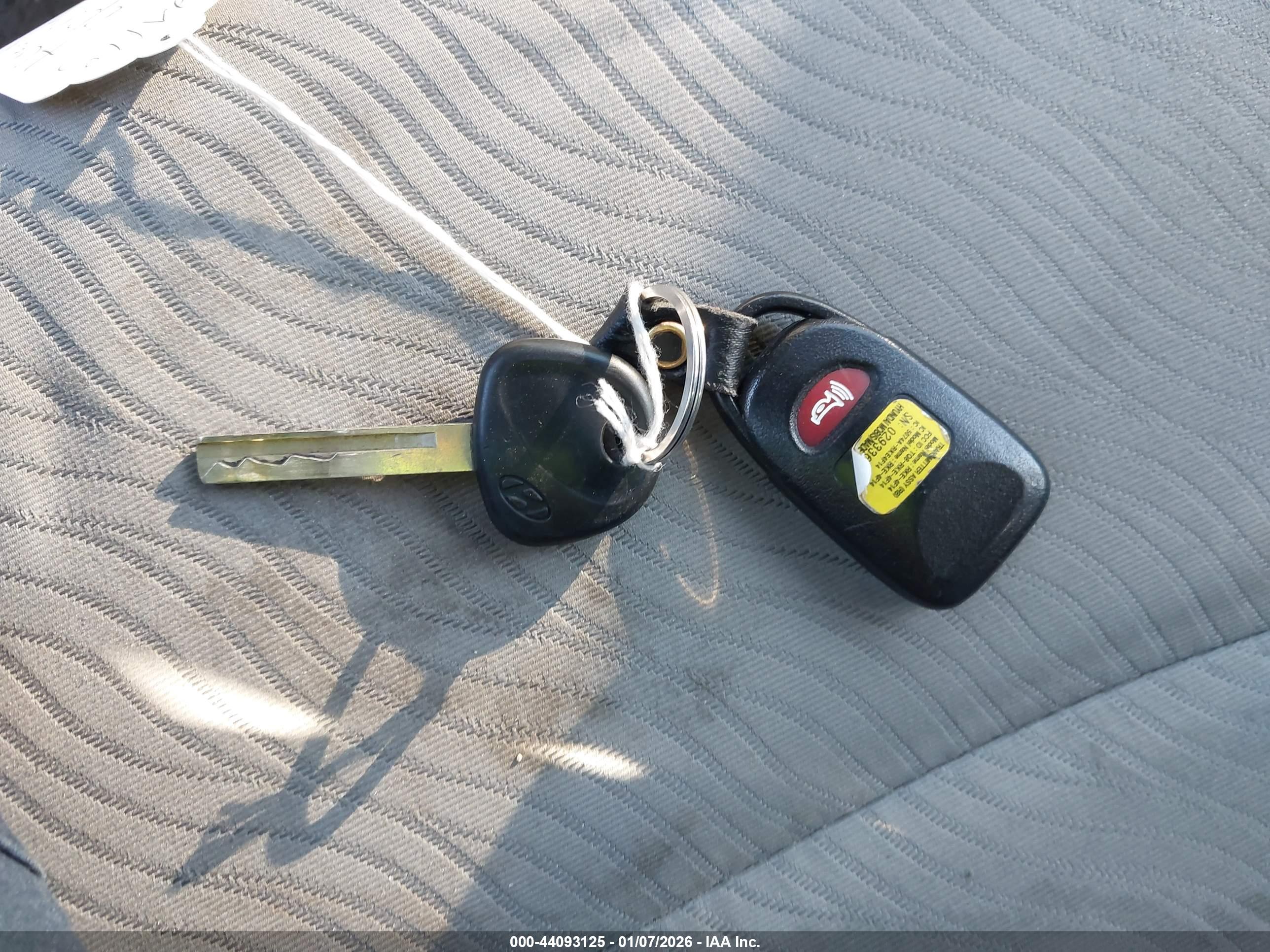 HYUNDAI ACCENT image 11