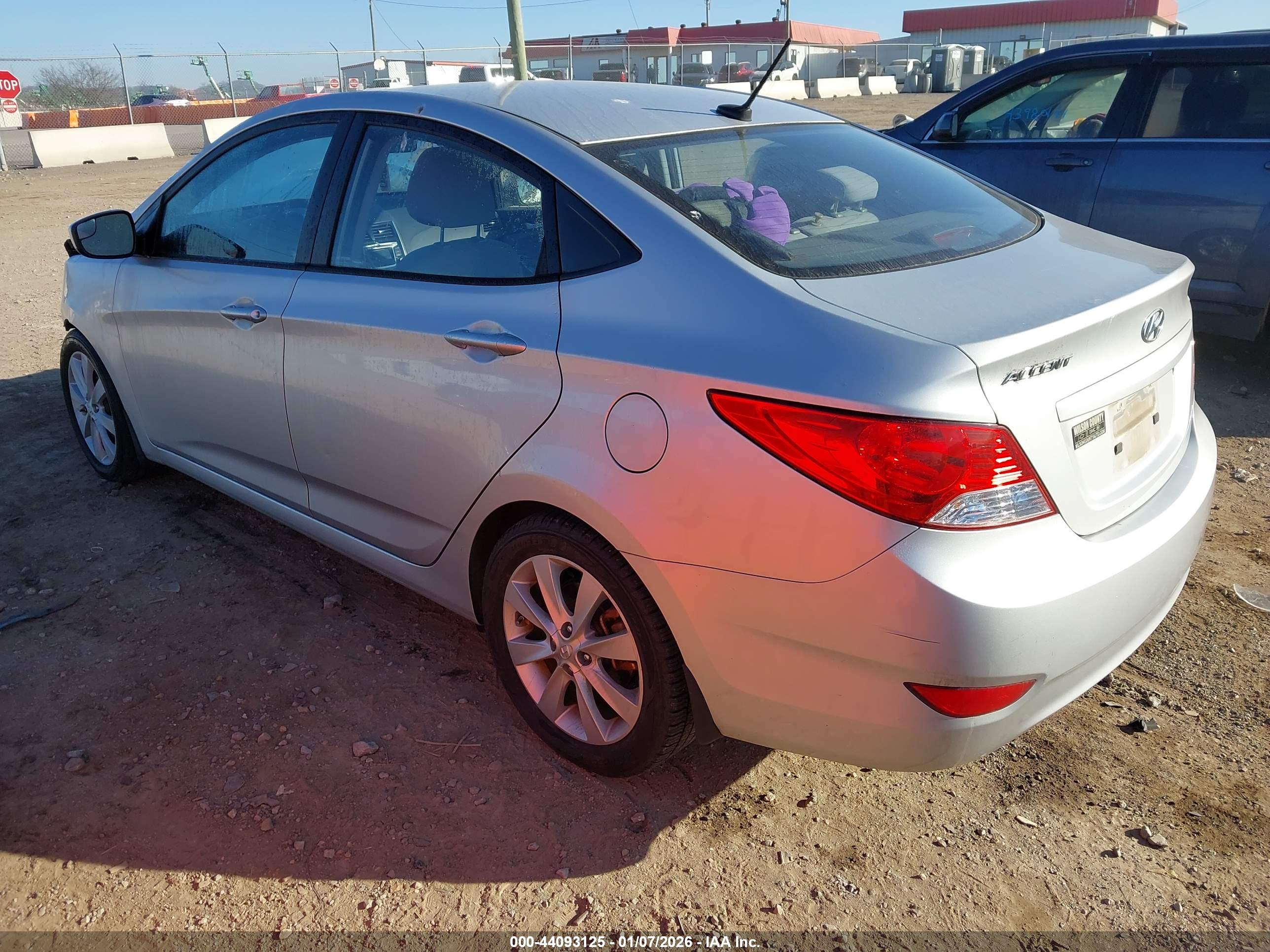 HYUNDAI ACCENT image 3
