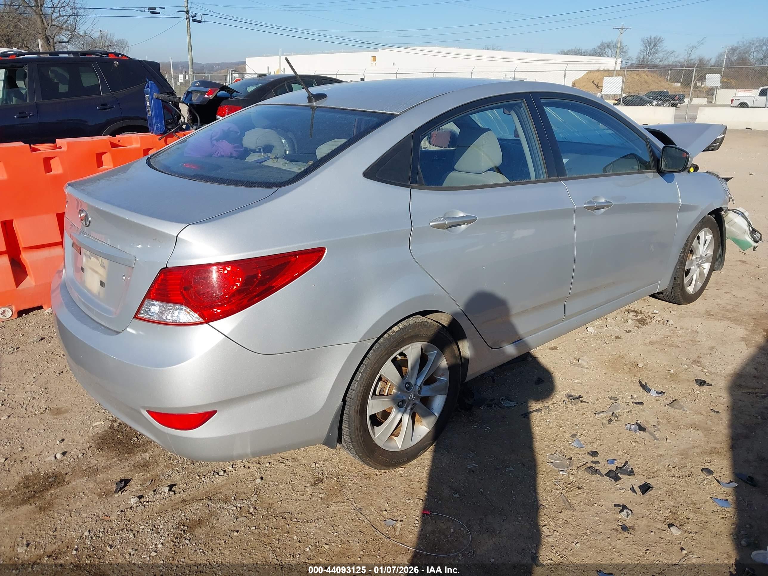 HYUNDAI ACCENT image 4