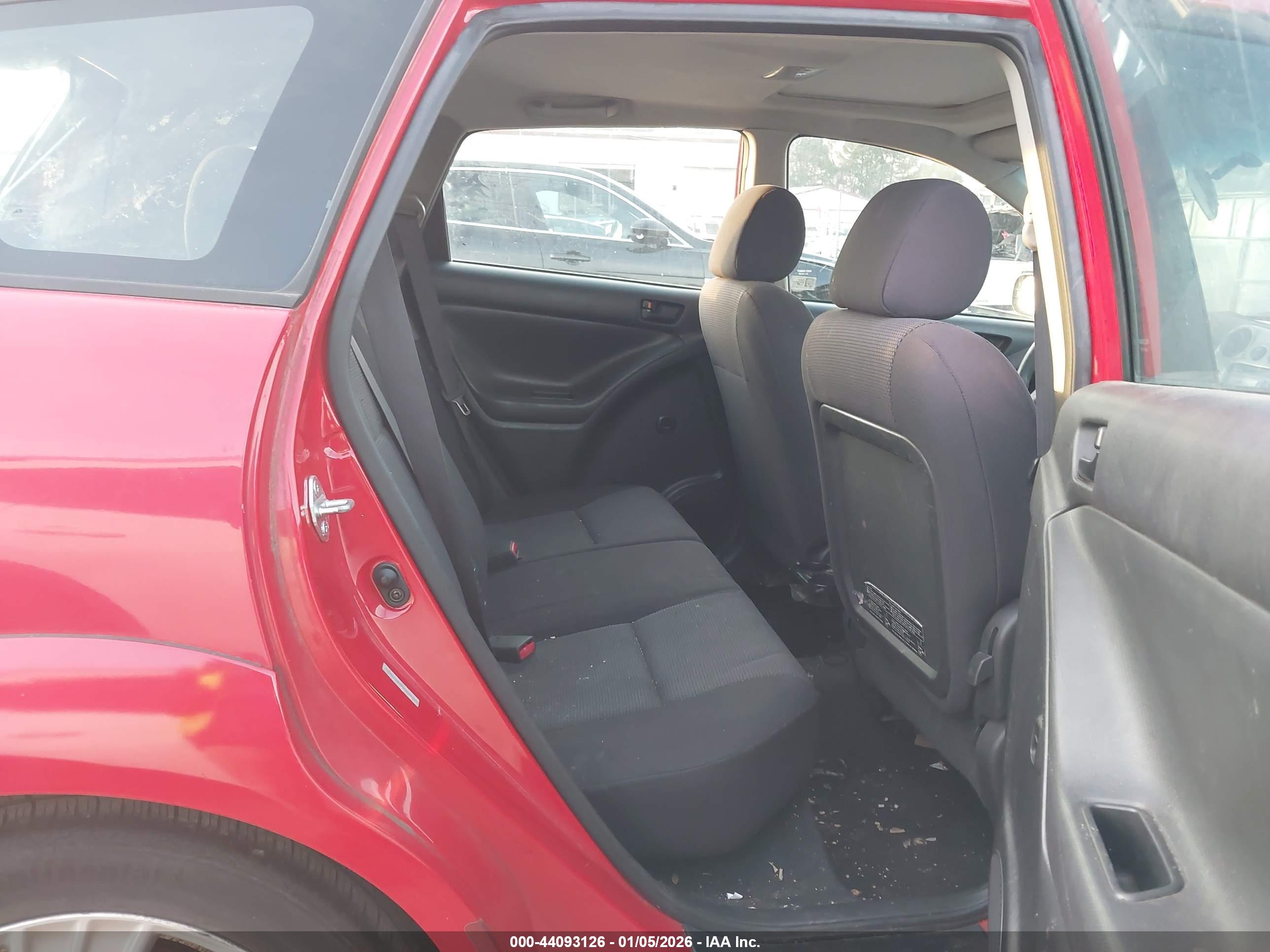 PONTIAC VIBE image 8