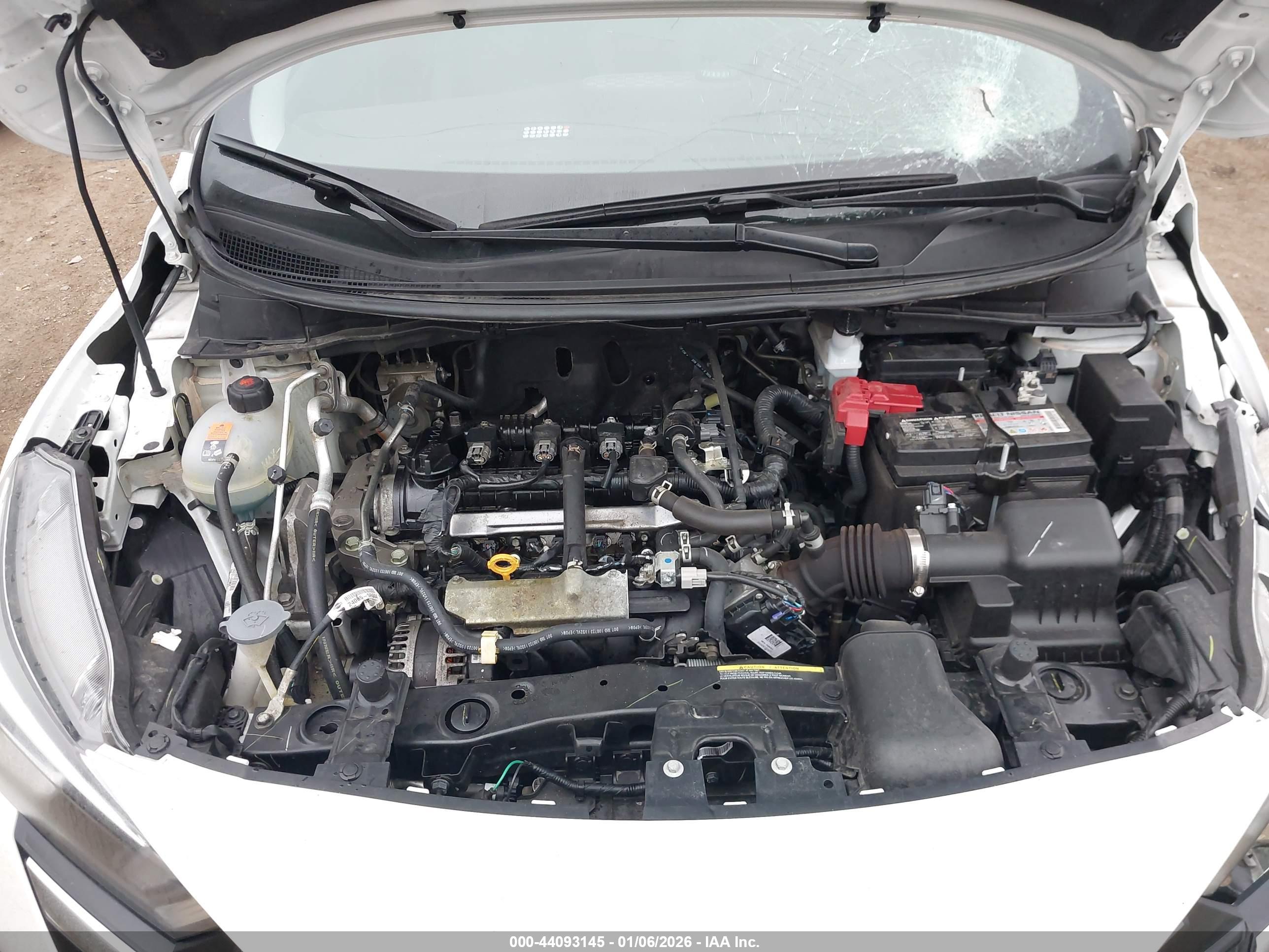 NISSAN VERSA image 10