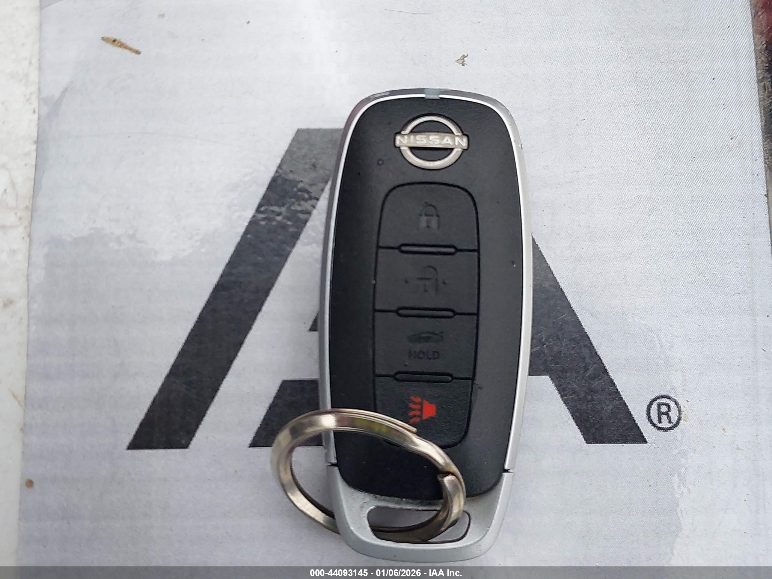 NISSAN VERSA image 11