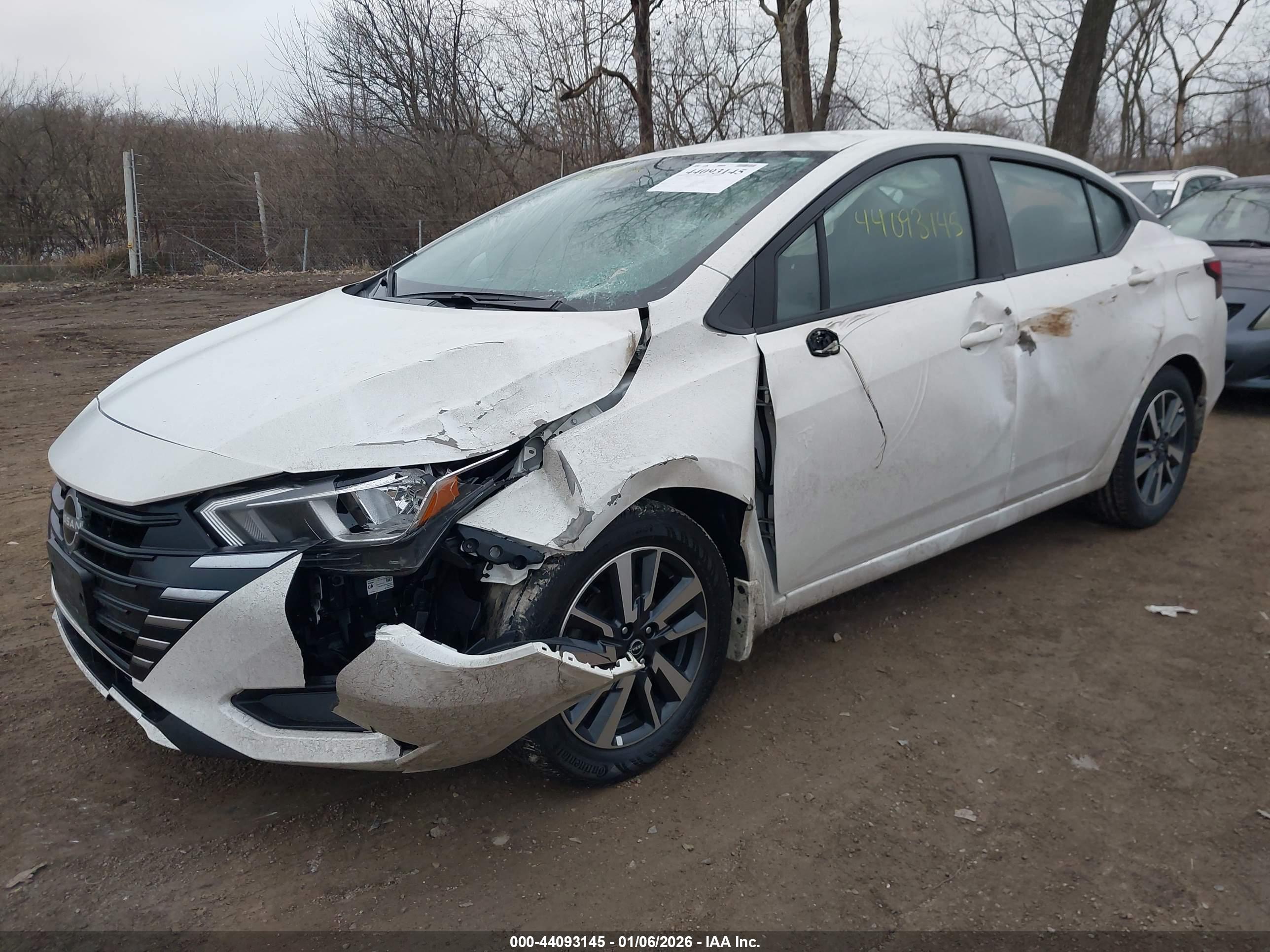 NISSAN VERSA image 6