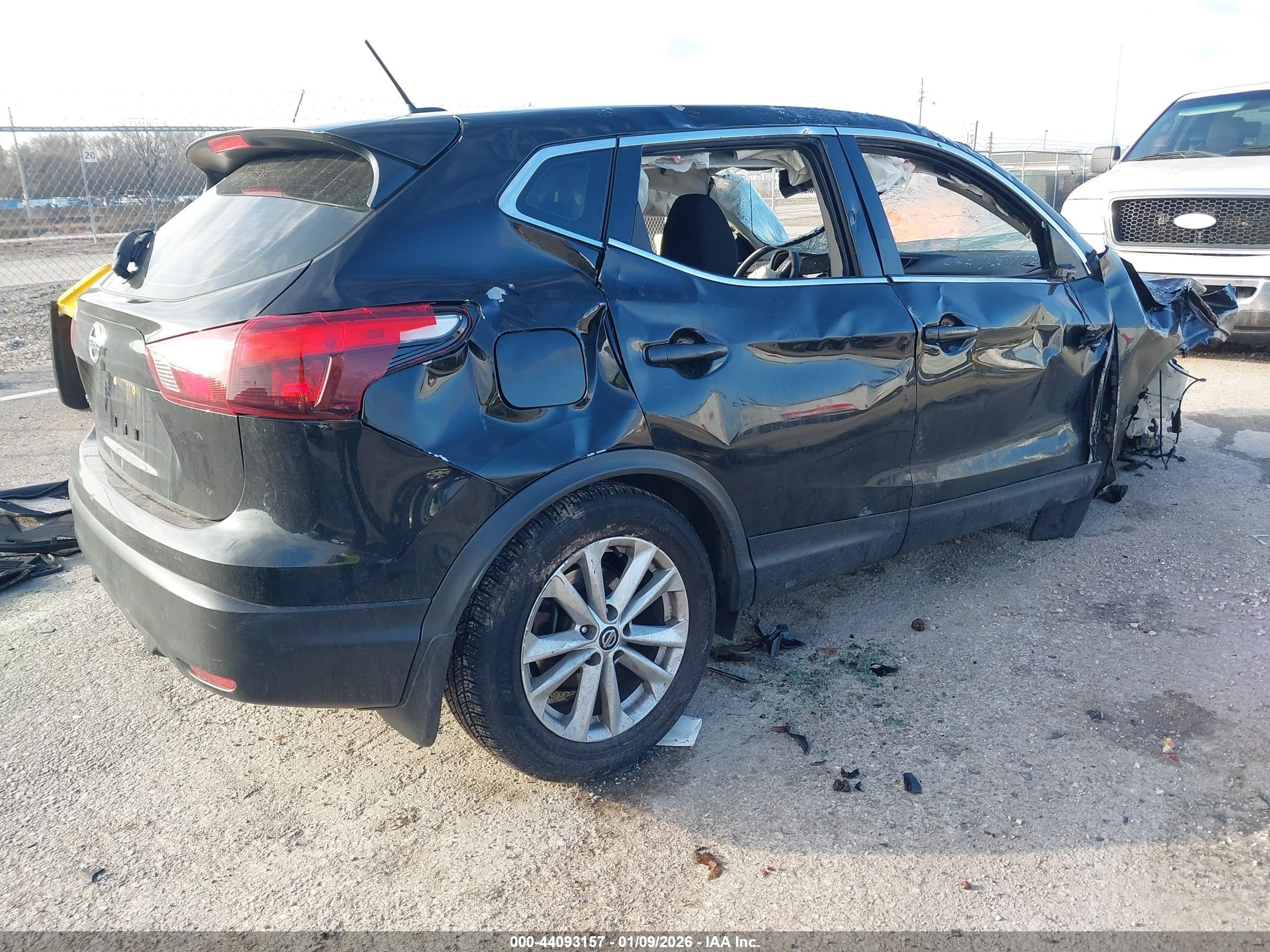 NISSAN ROGUE image 4
