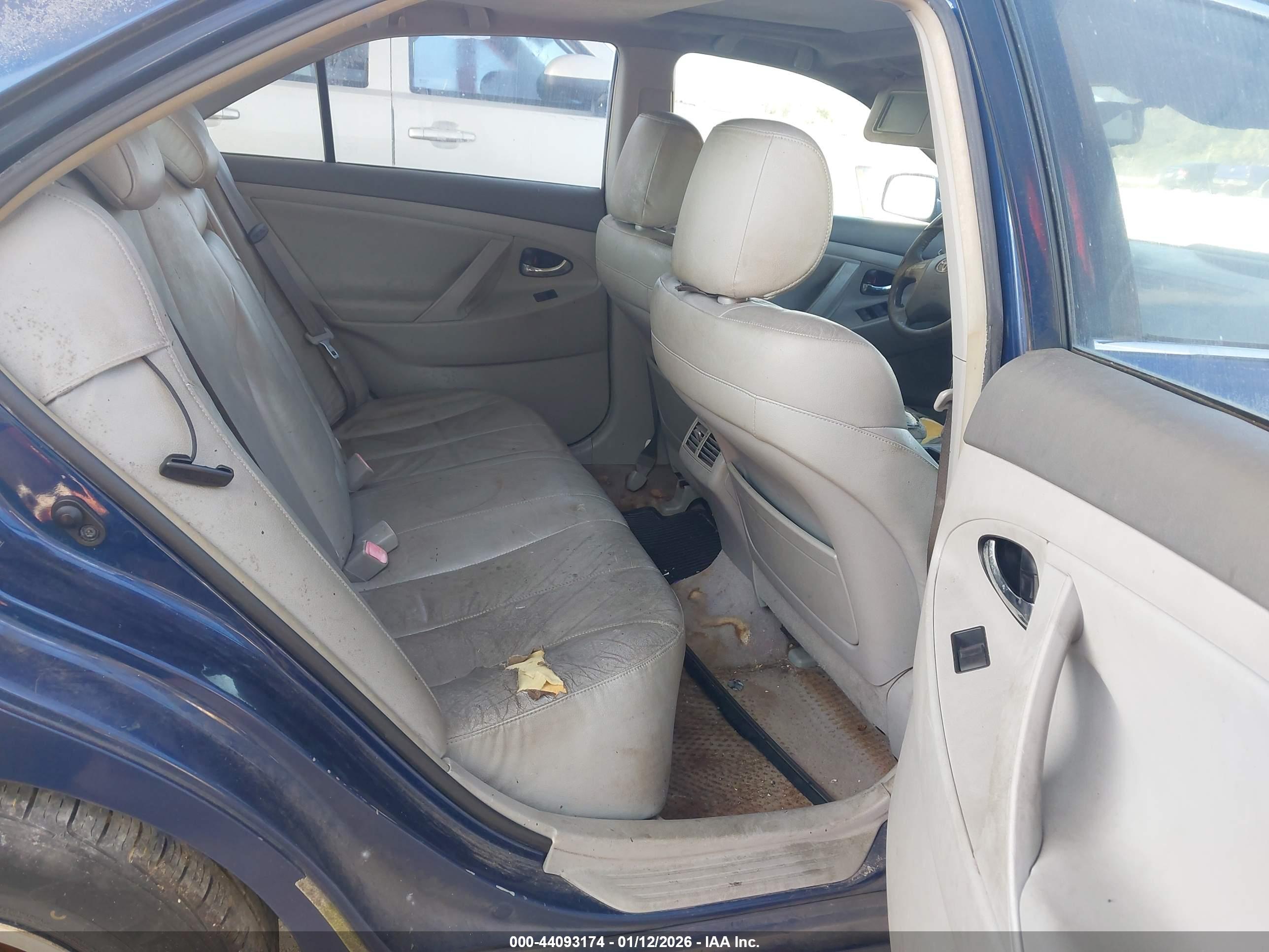 TOYOTA CAMRY image 8