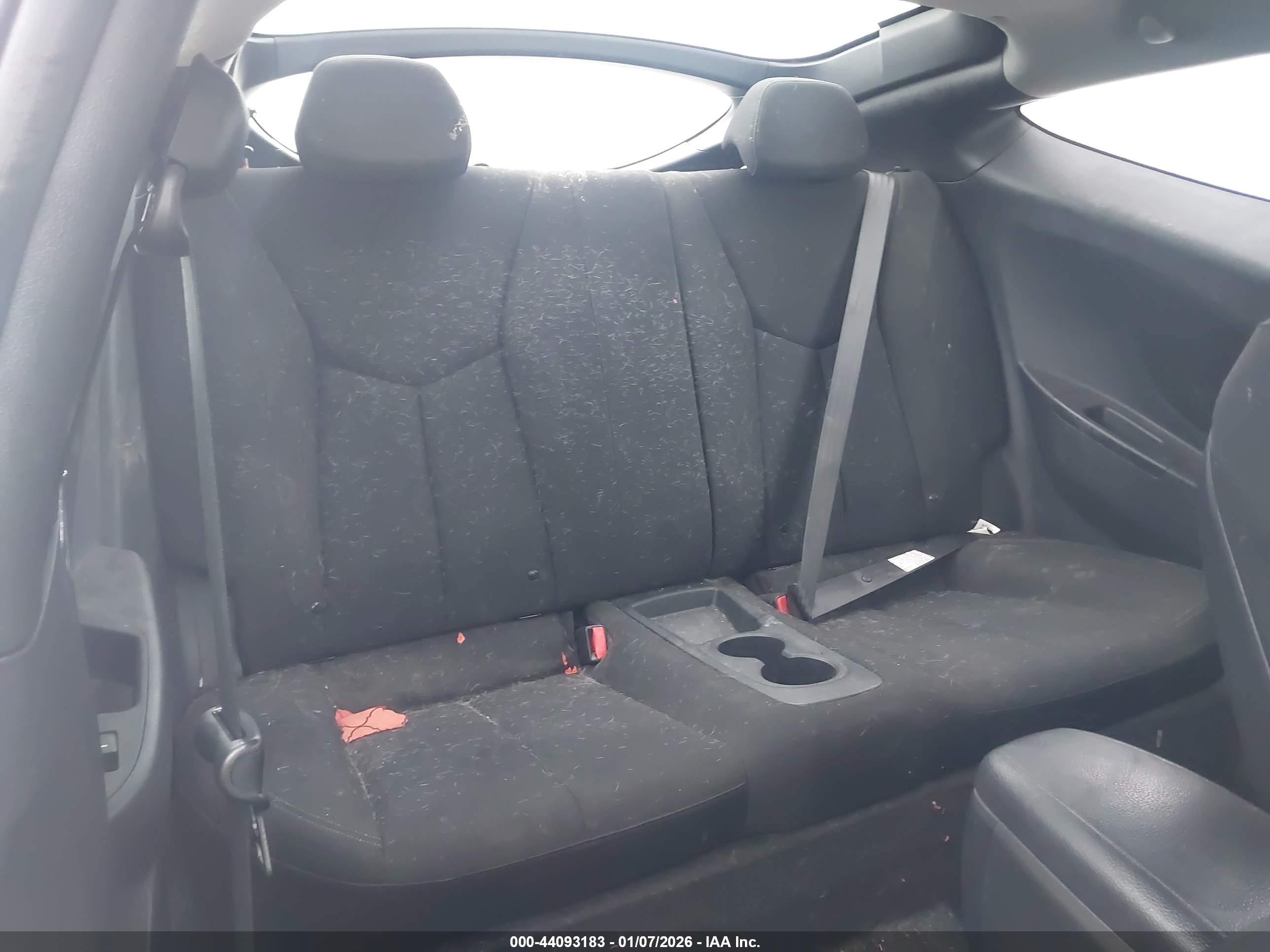 HYUNDAI VELOSTER image 8