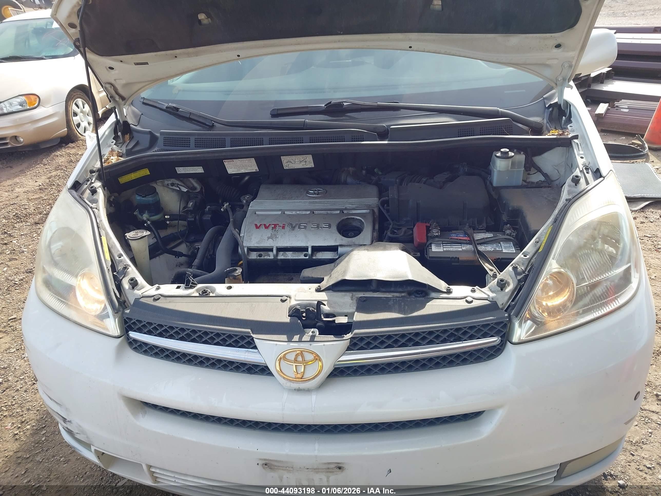 TOYOTA SIENNA image 10