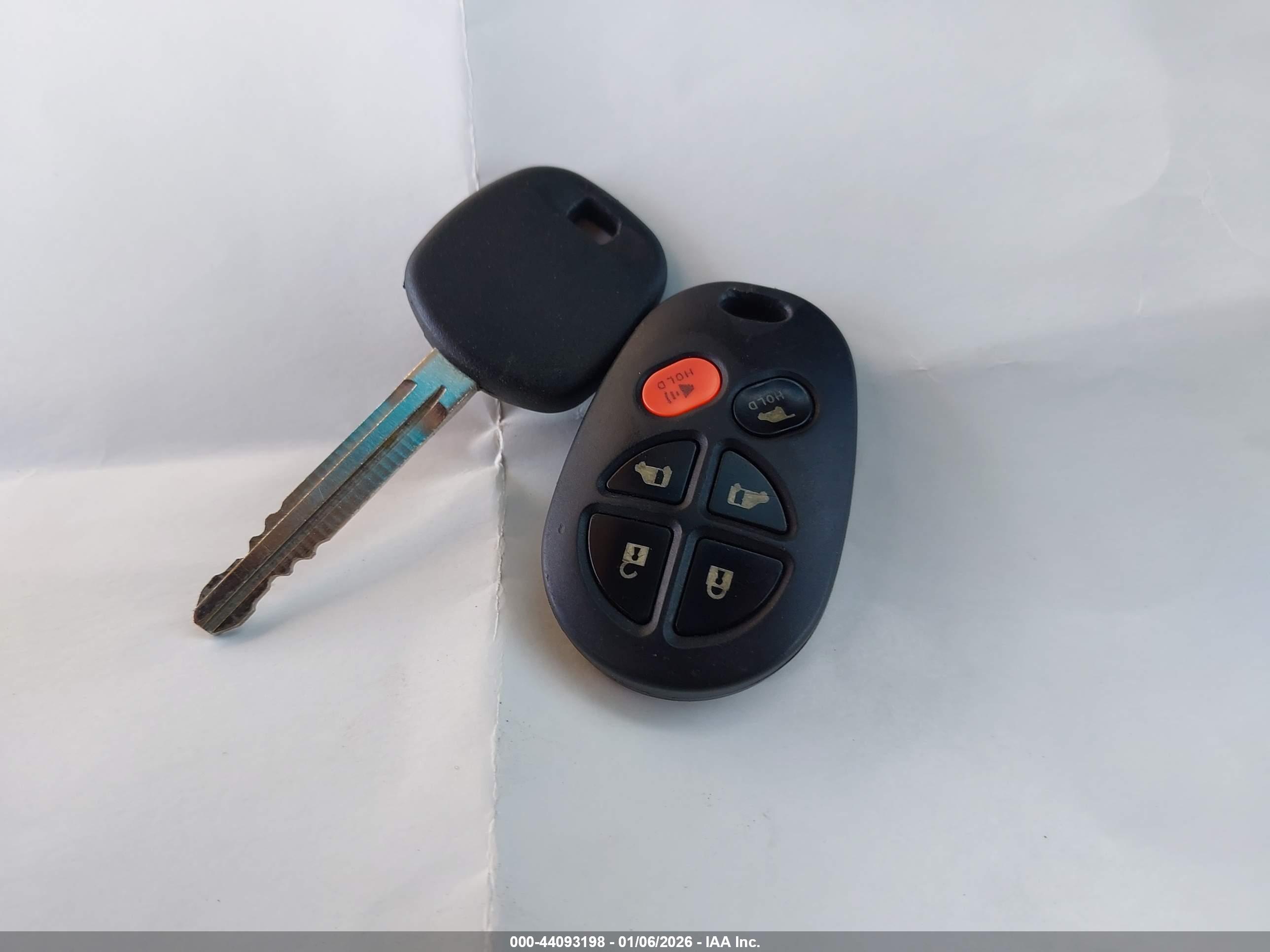 TOYOTA SIENNA image 11
