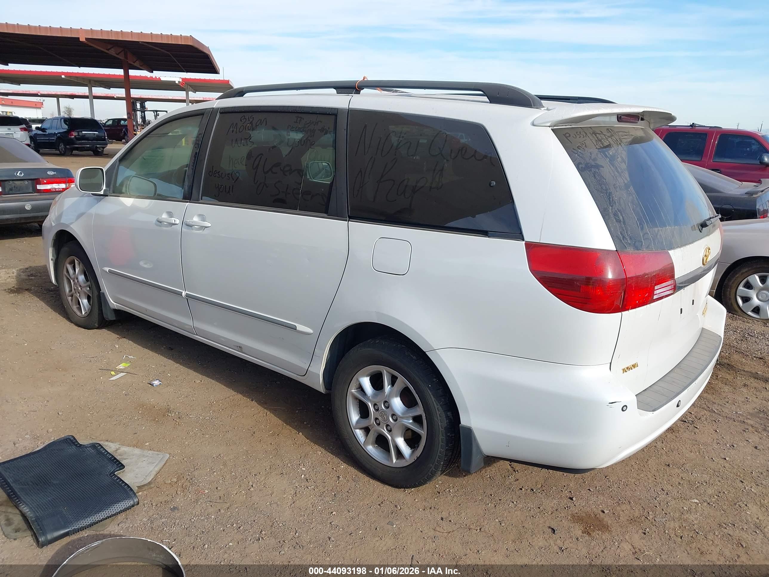 TOYOTA SIENNA image 3
