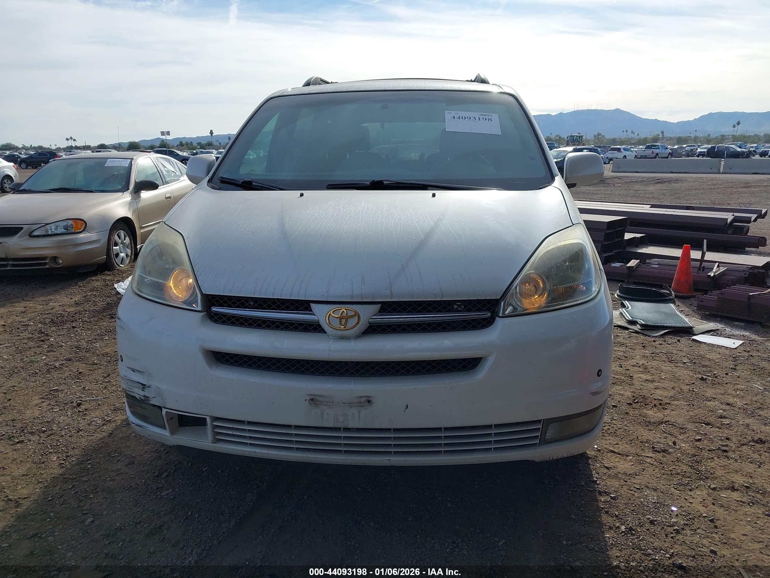 TOYOTA SIENNA image 6