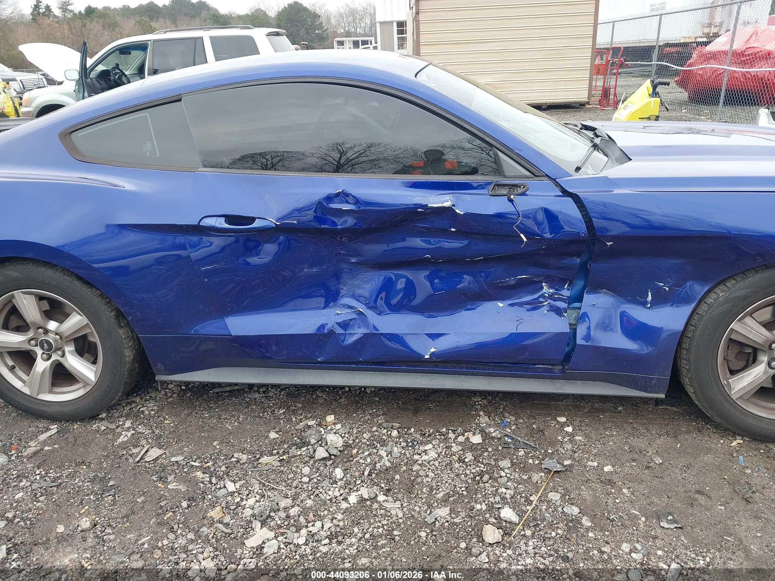 FORD MUSTANG image 6