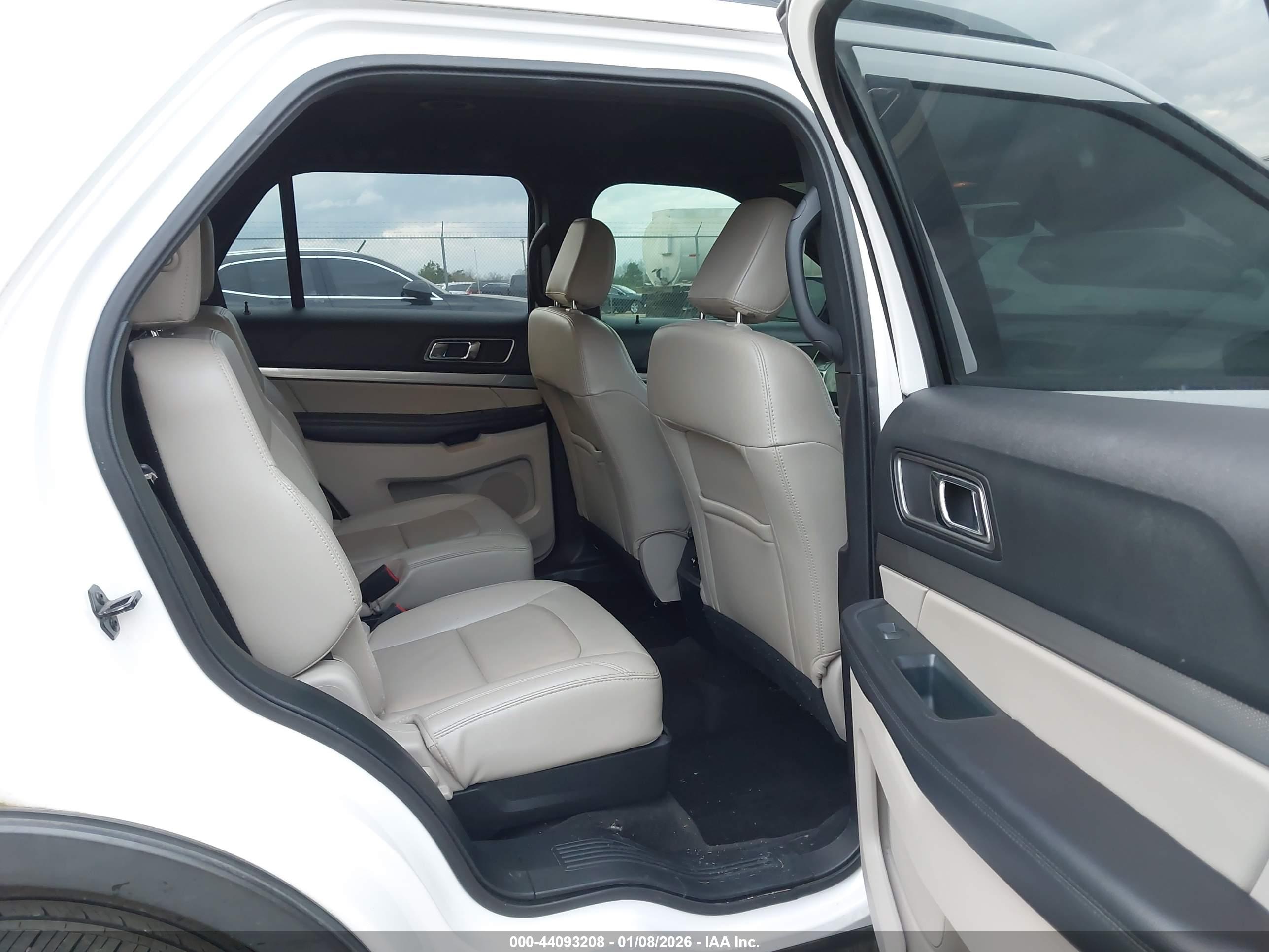 FORD EXPLORER image 8