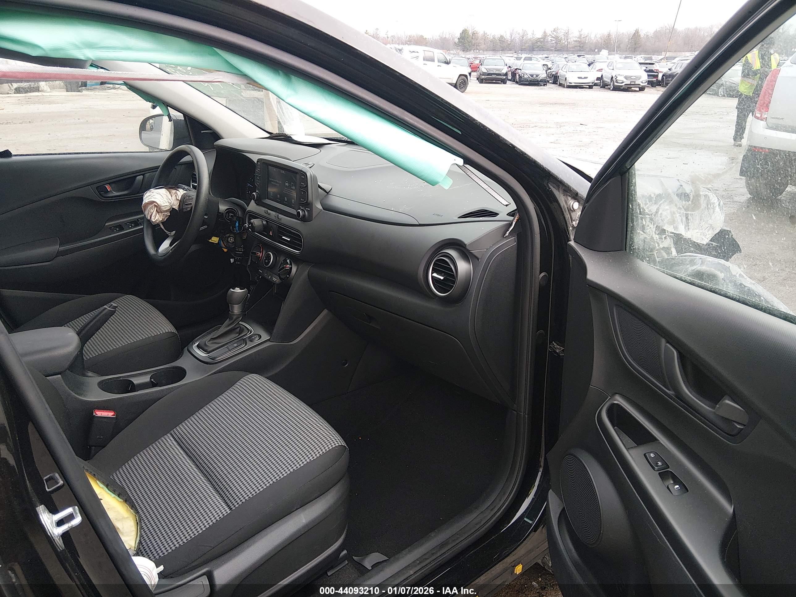 HYUNDAI KONA image 5