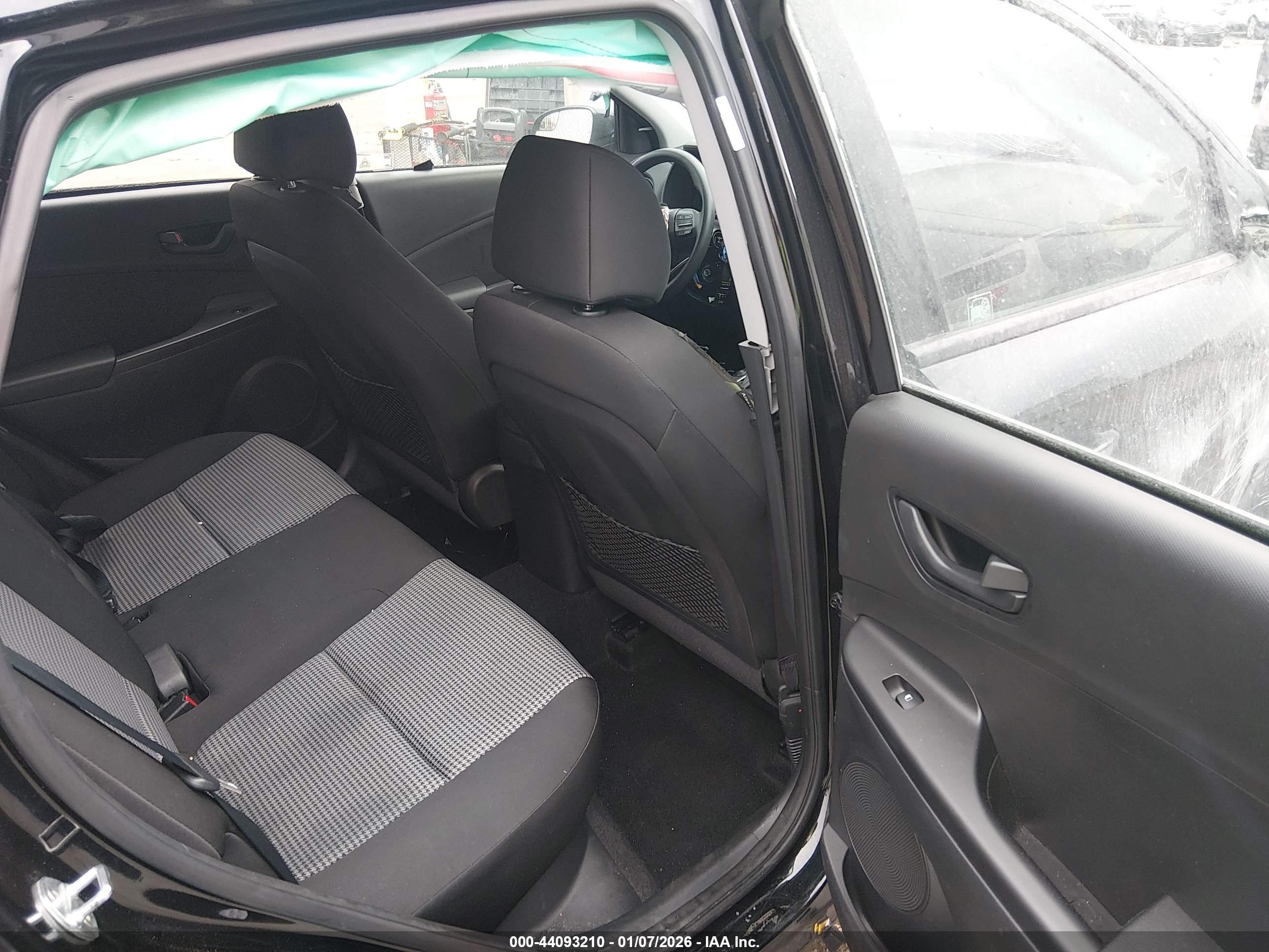 HYUNDAI KONA image 8