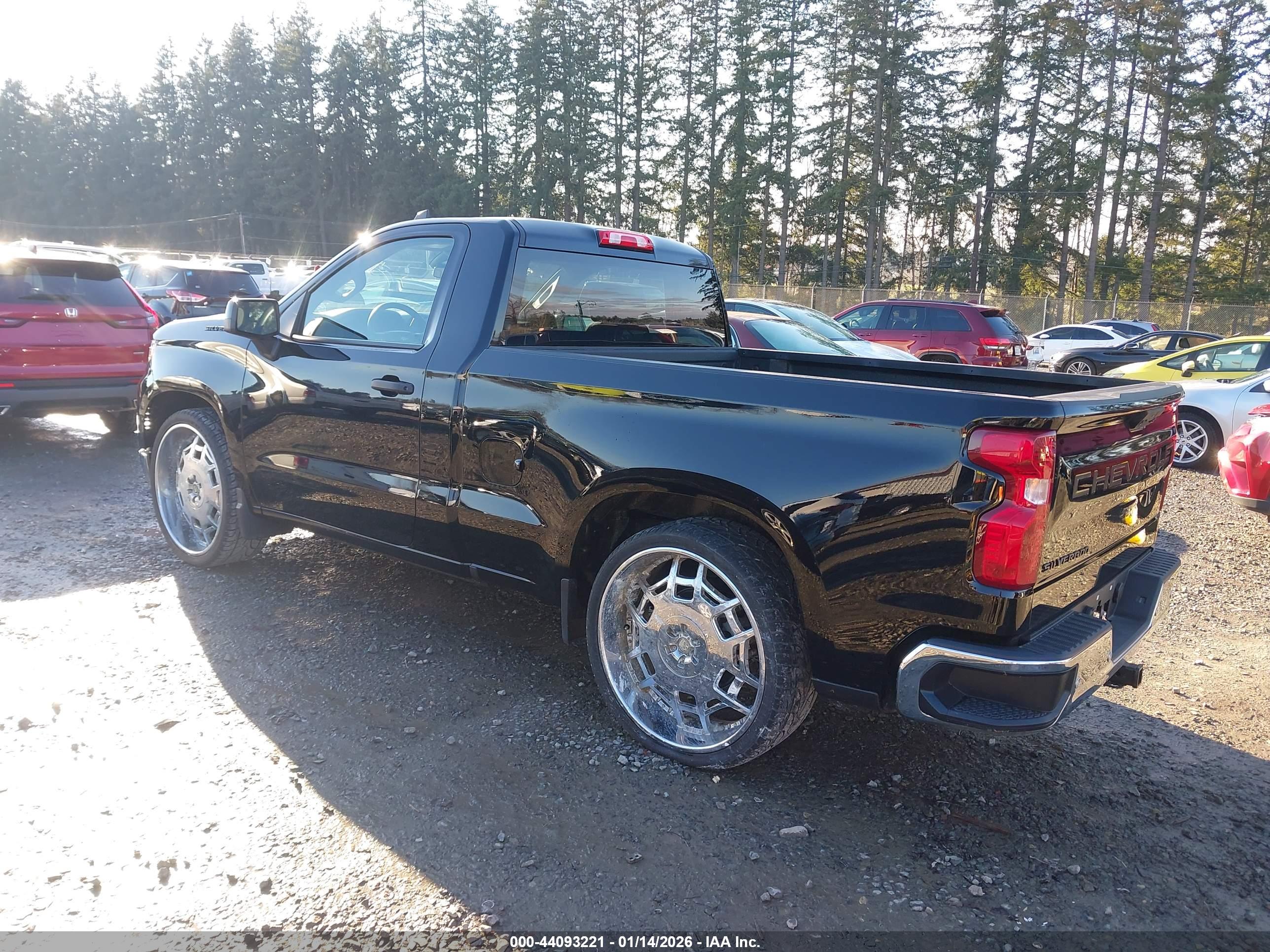 CHEVROLET SILVERADO image 3