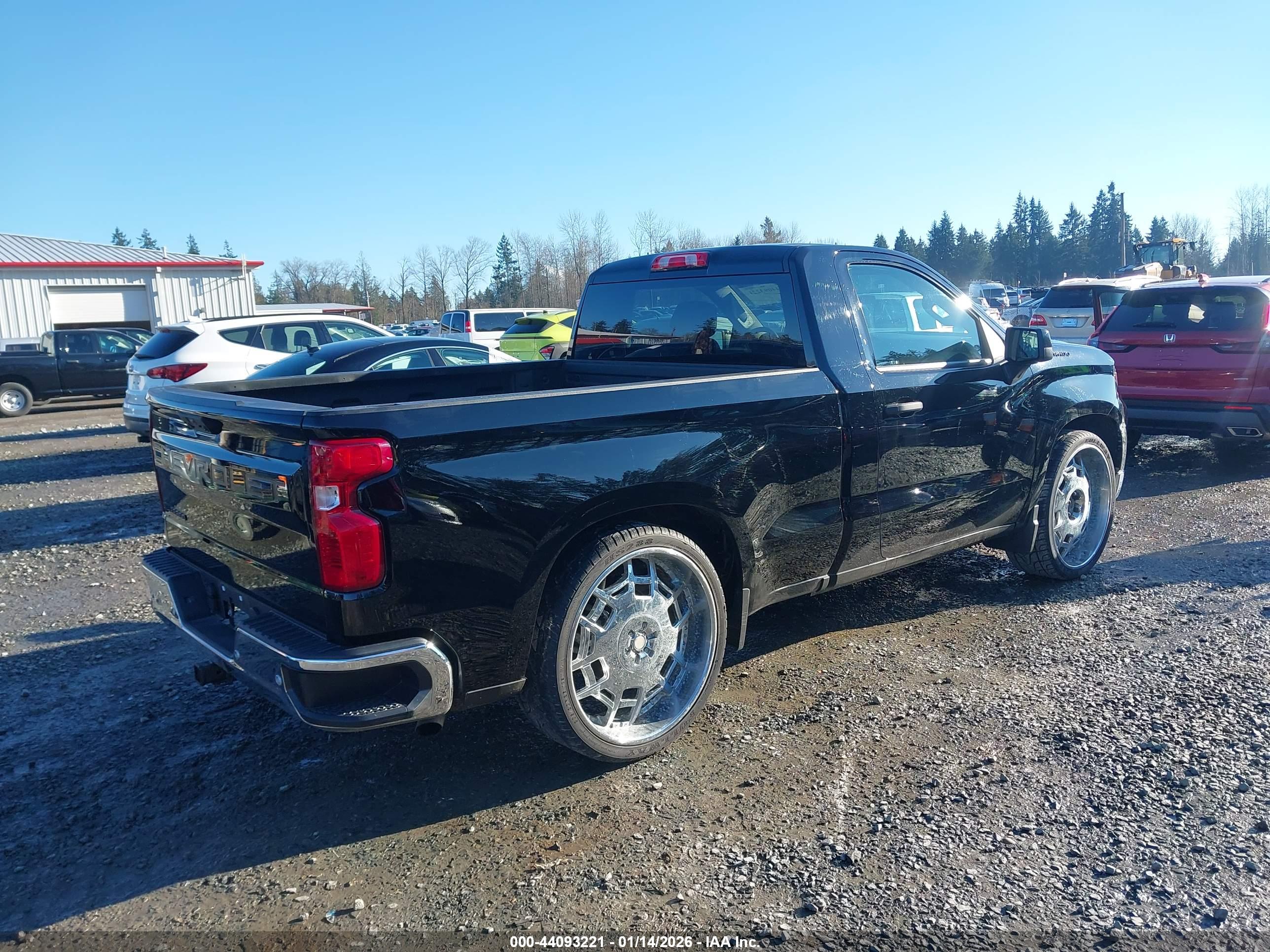CHEVROLET SILVERADO image 4