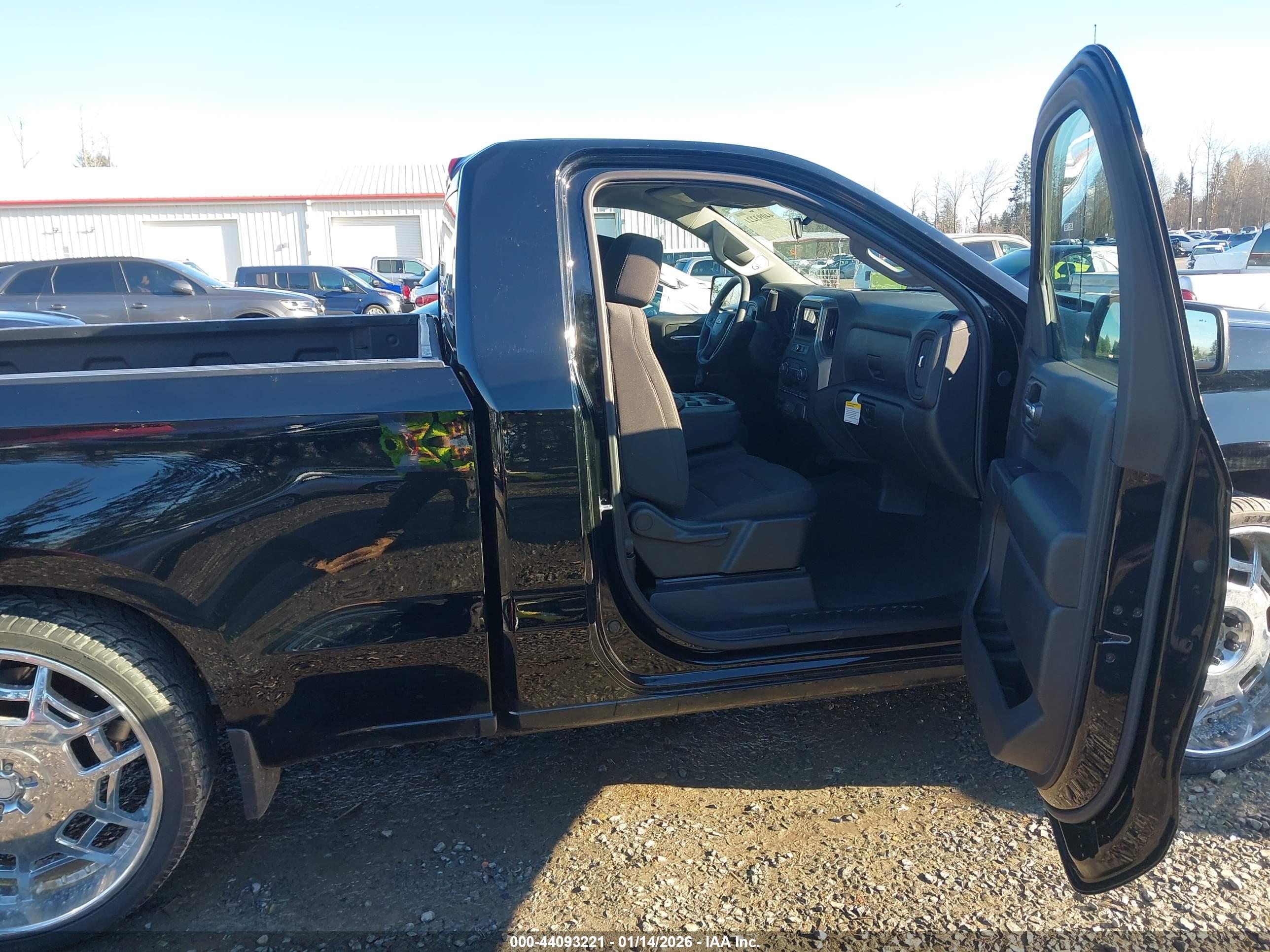 CHEVROLET SILVERADO image 5