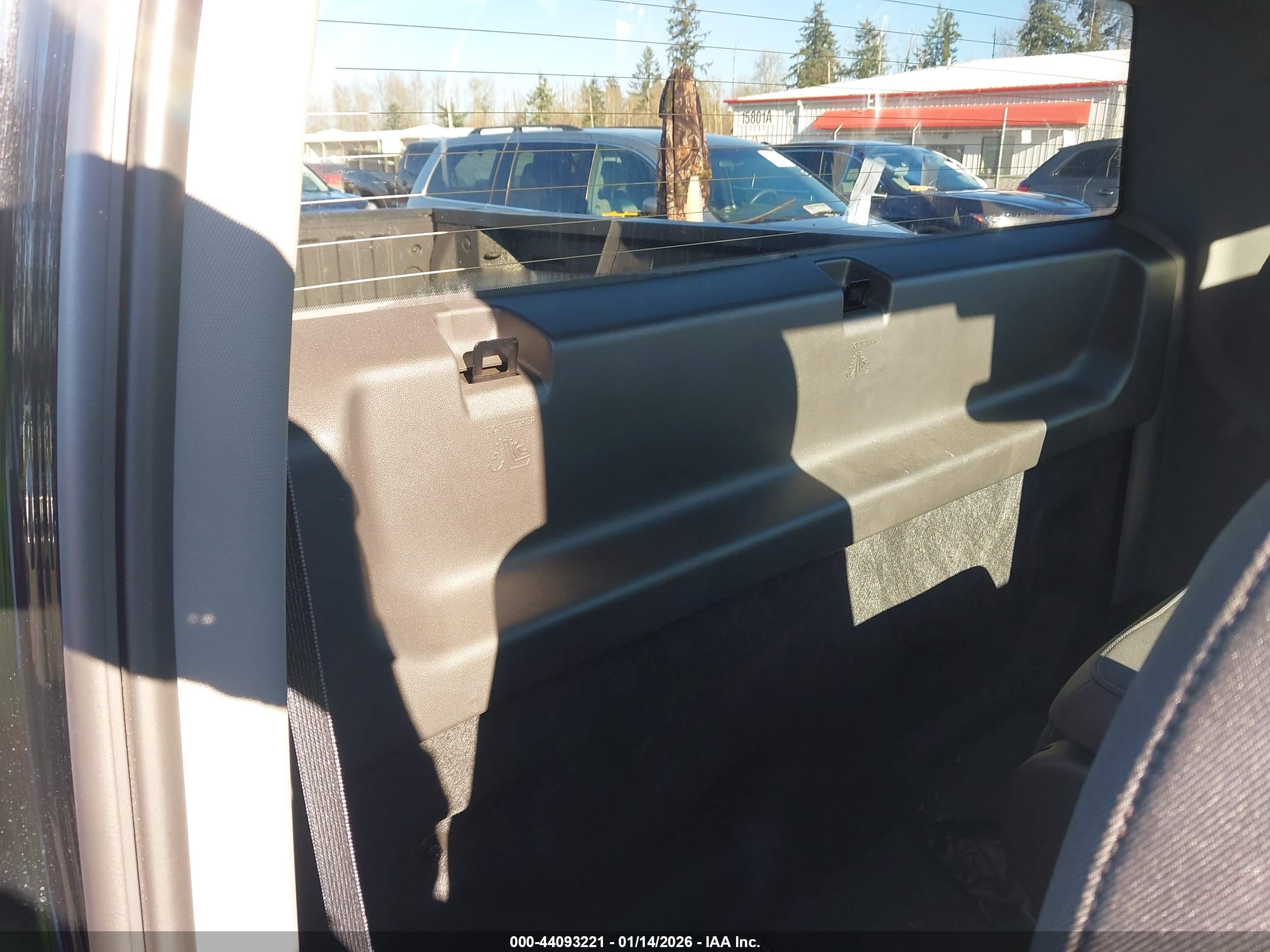 CHEVROLET SILVERADO image 8