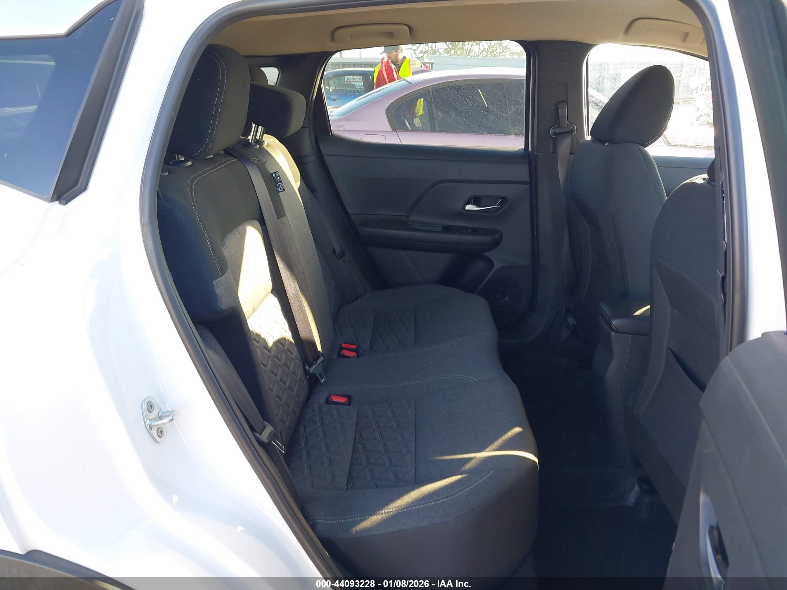 NISSAN KICKS image 8