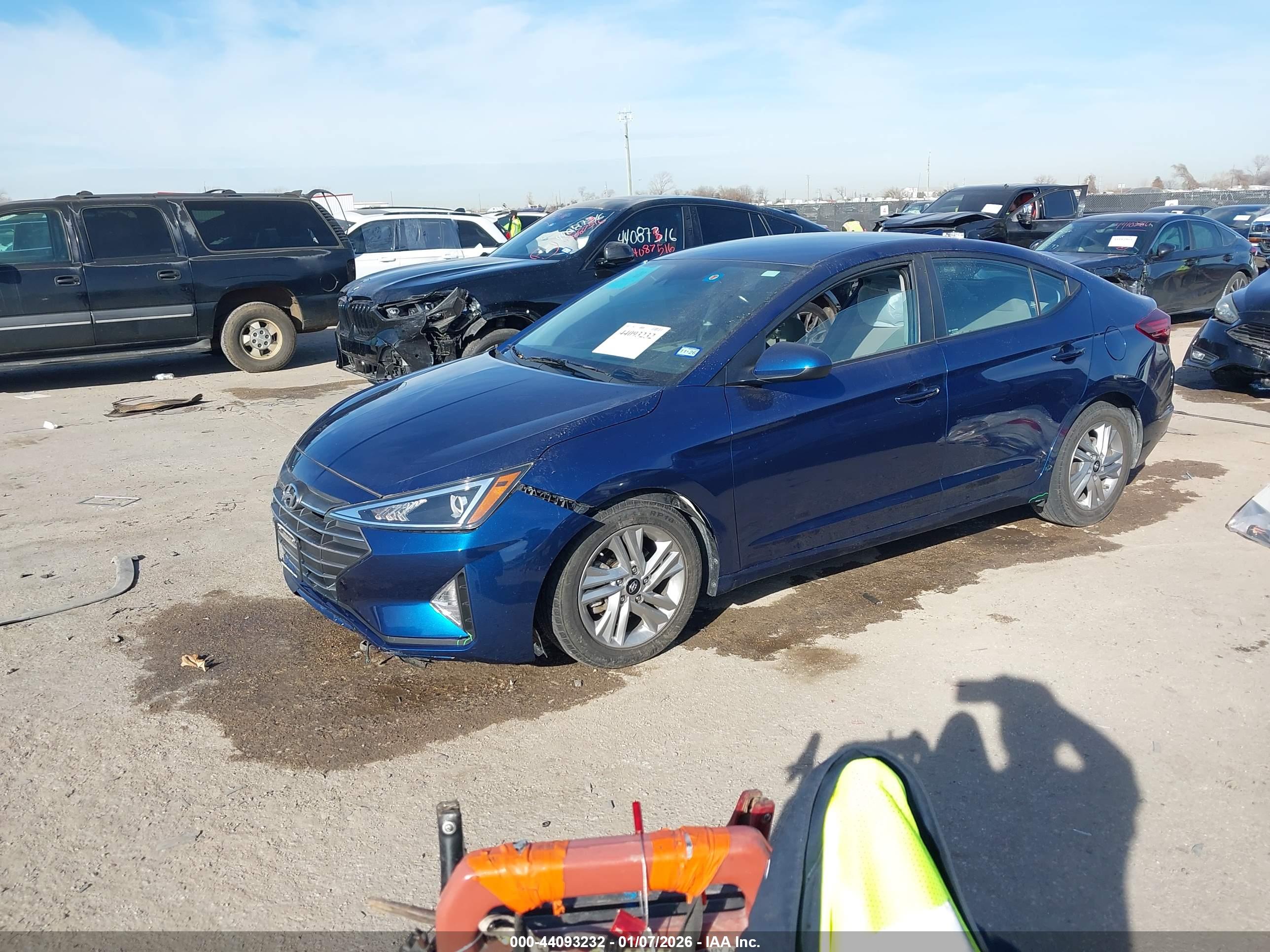 HYUNDAI ELANTRA image 2