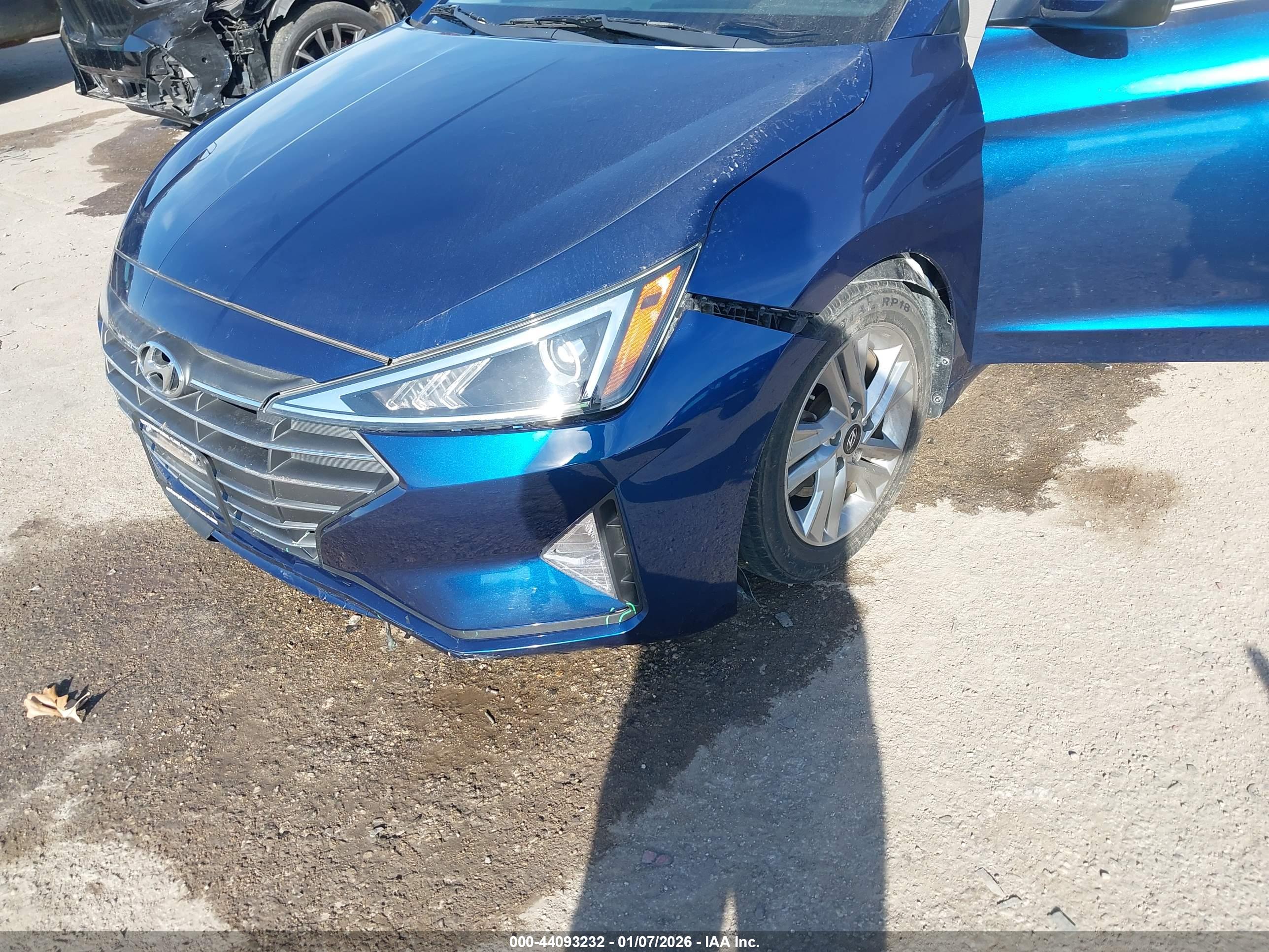 HYUNDAI ELANTRA image 6