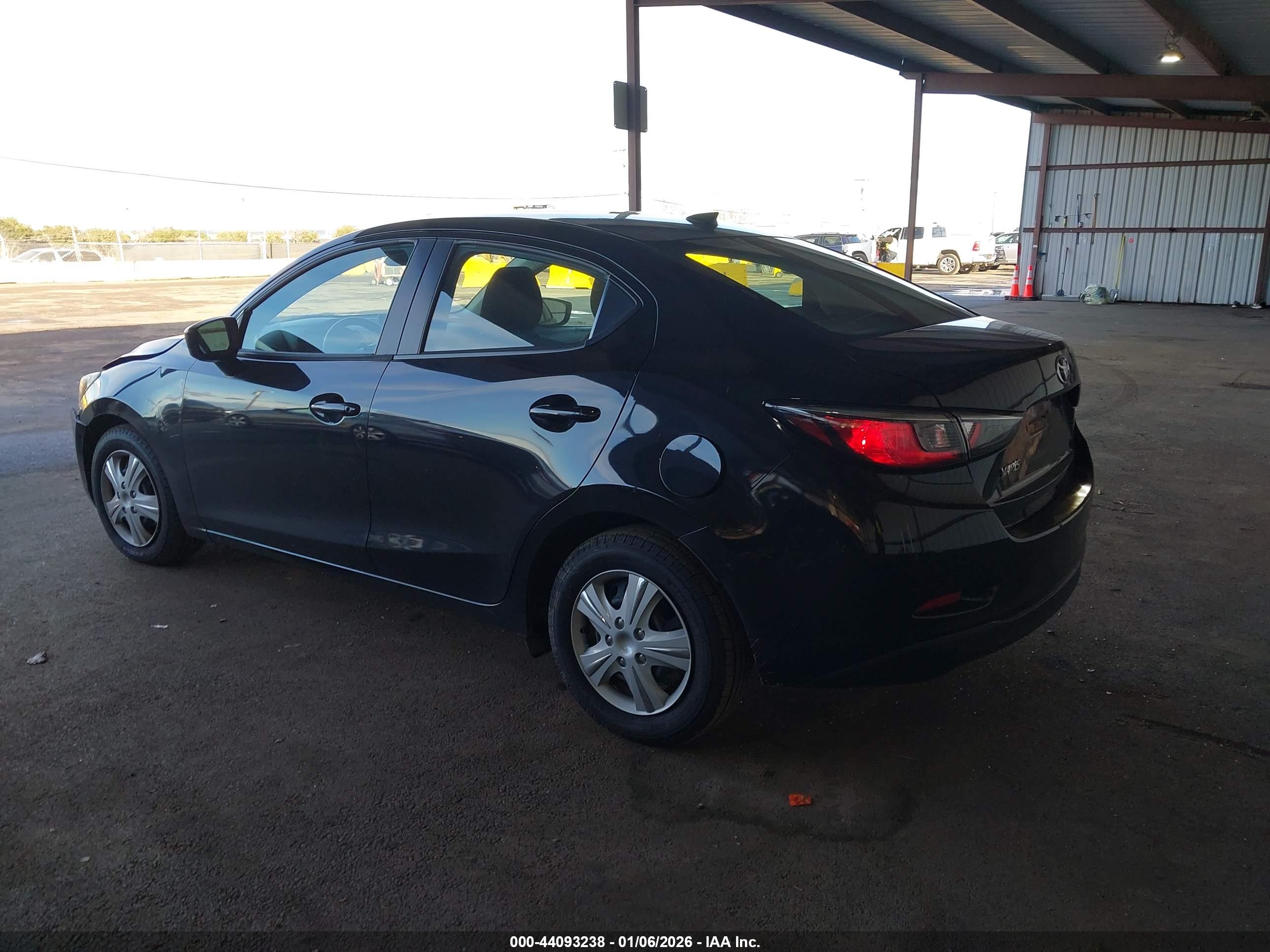 TOYOTA YARIS image 3