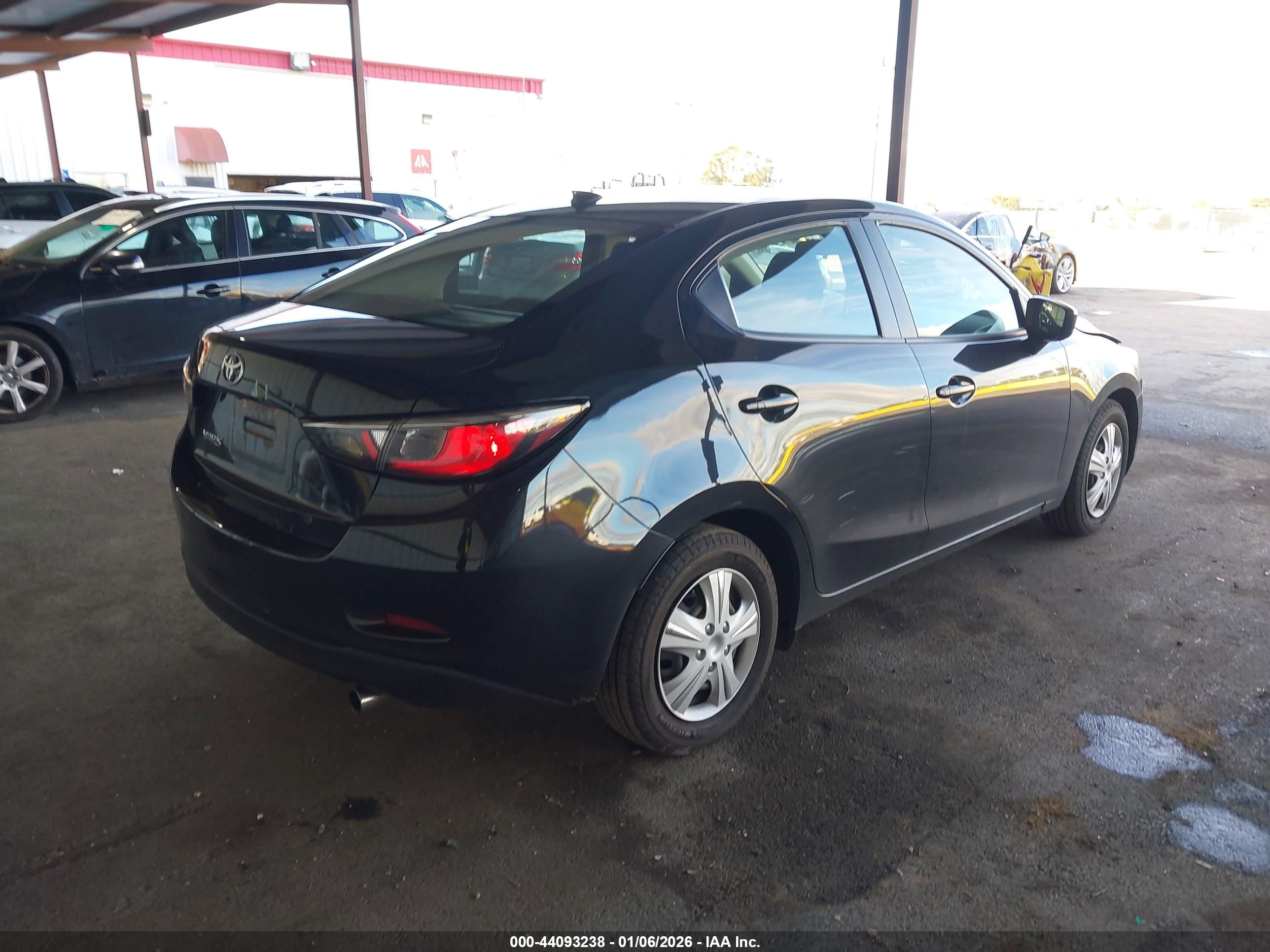 TOYOTA YARIS image 4