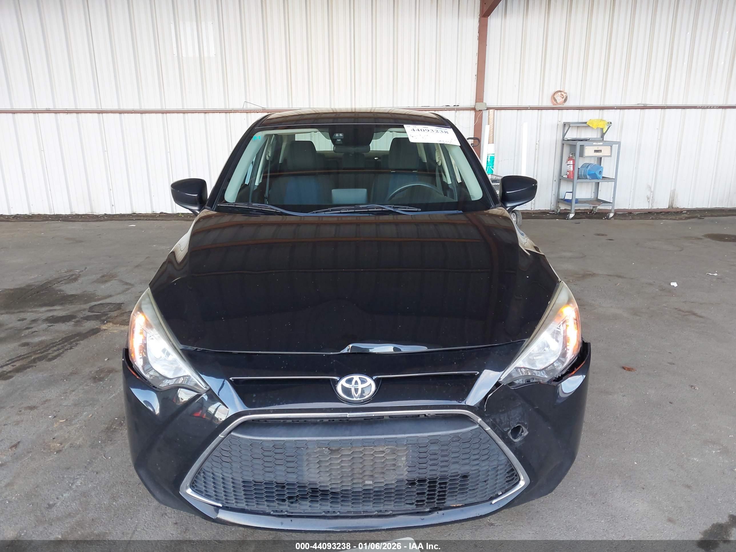 TOYOTA YARIS image 6