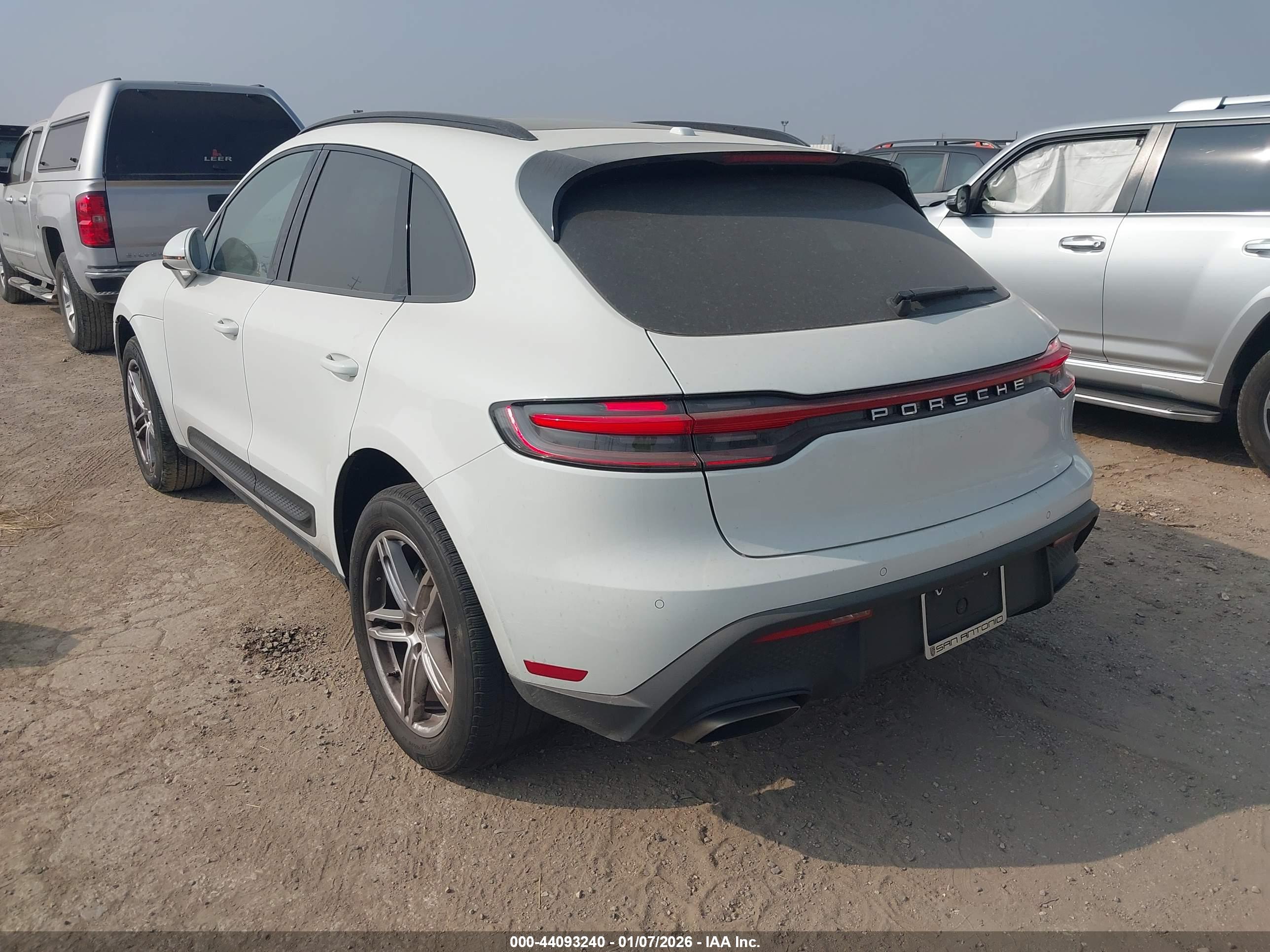 PORSCHE MACAN image 3