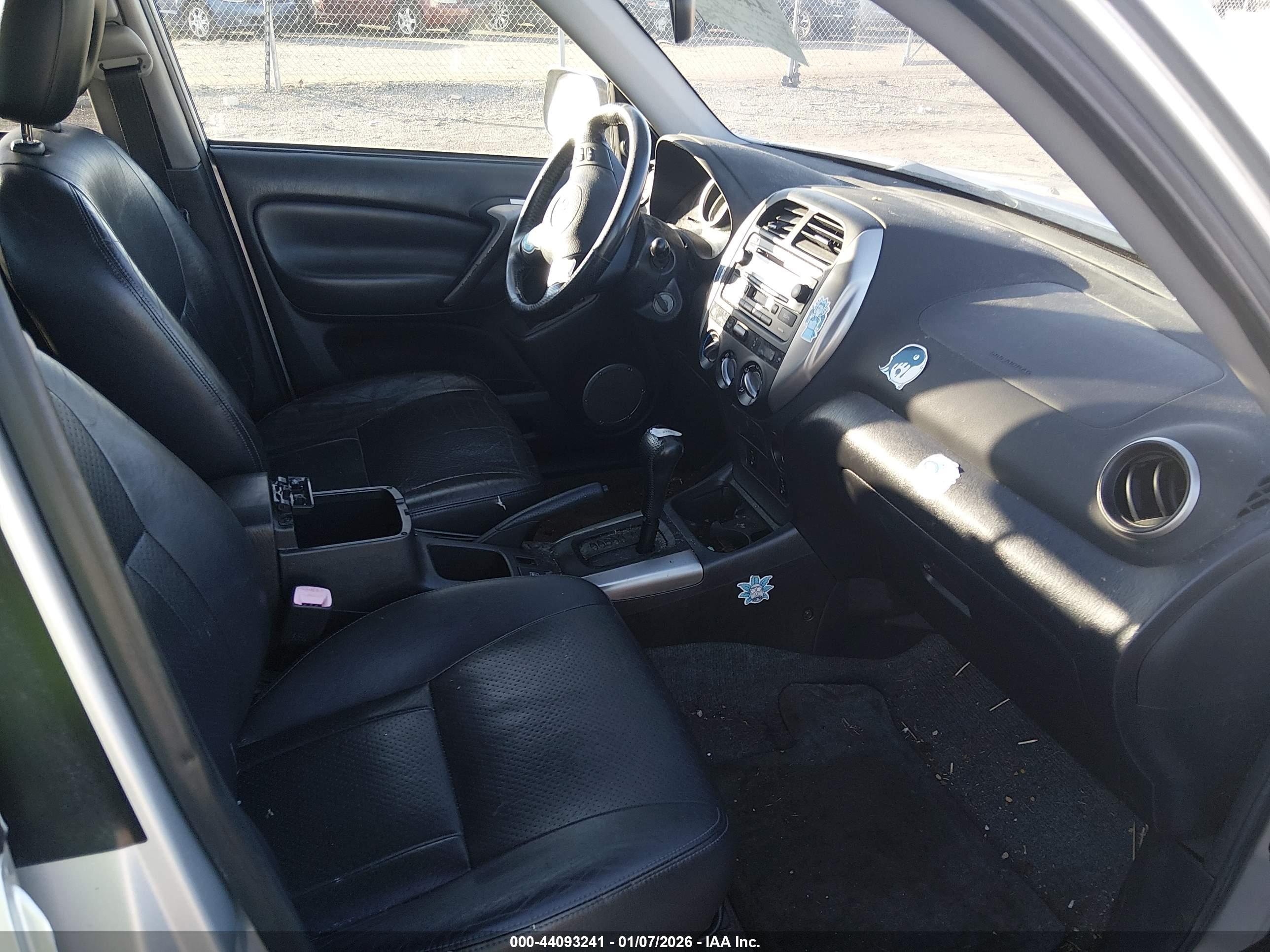 TOYOTA RAV4 image 5