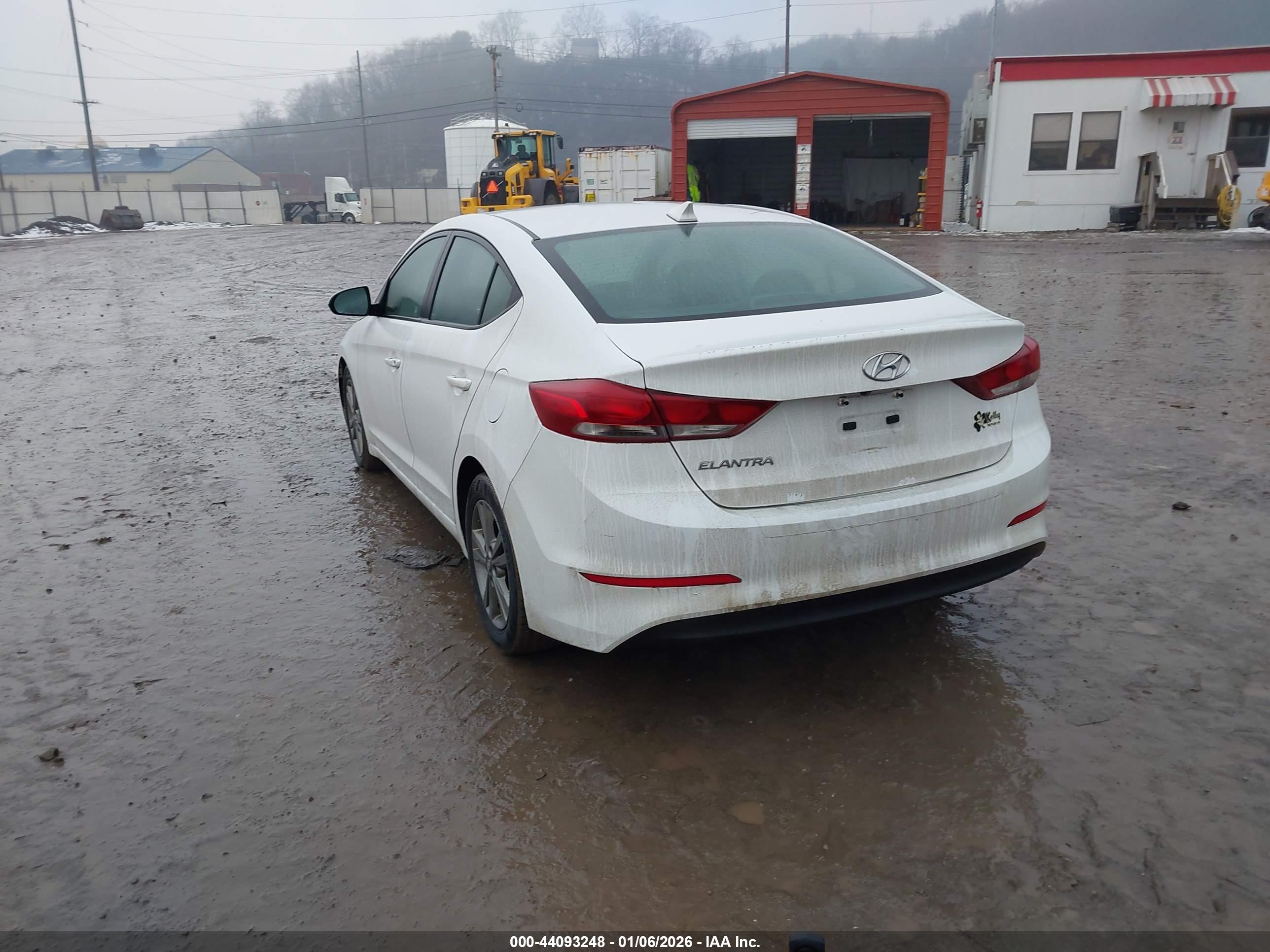 HYUNDAI ELANTRA image 3