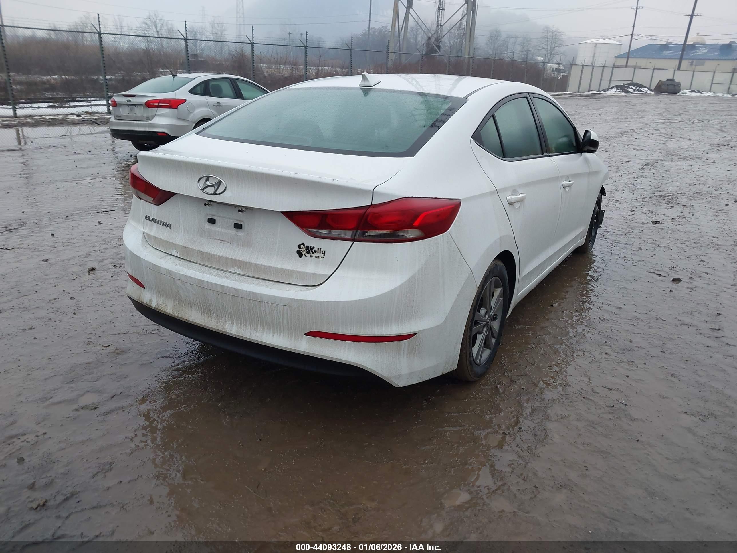 HYUNDAI ELANTRA image 4