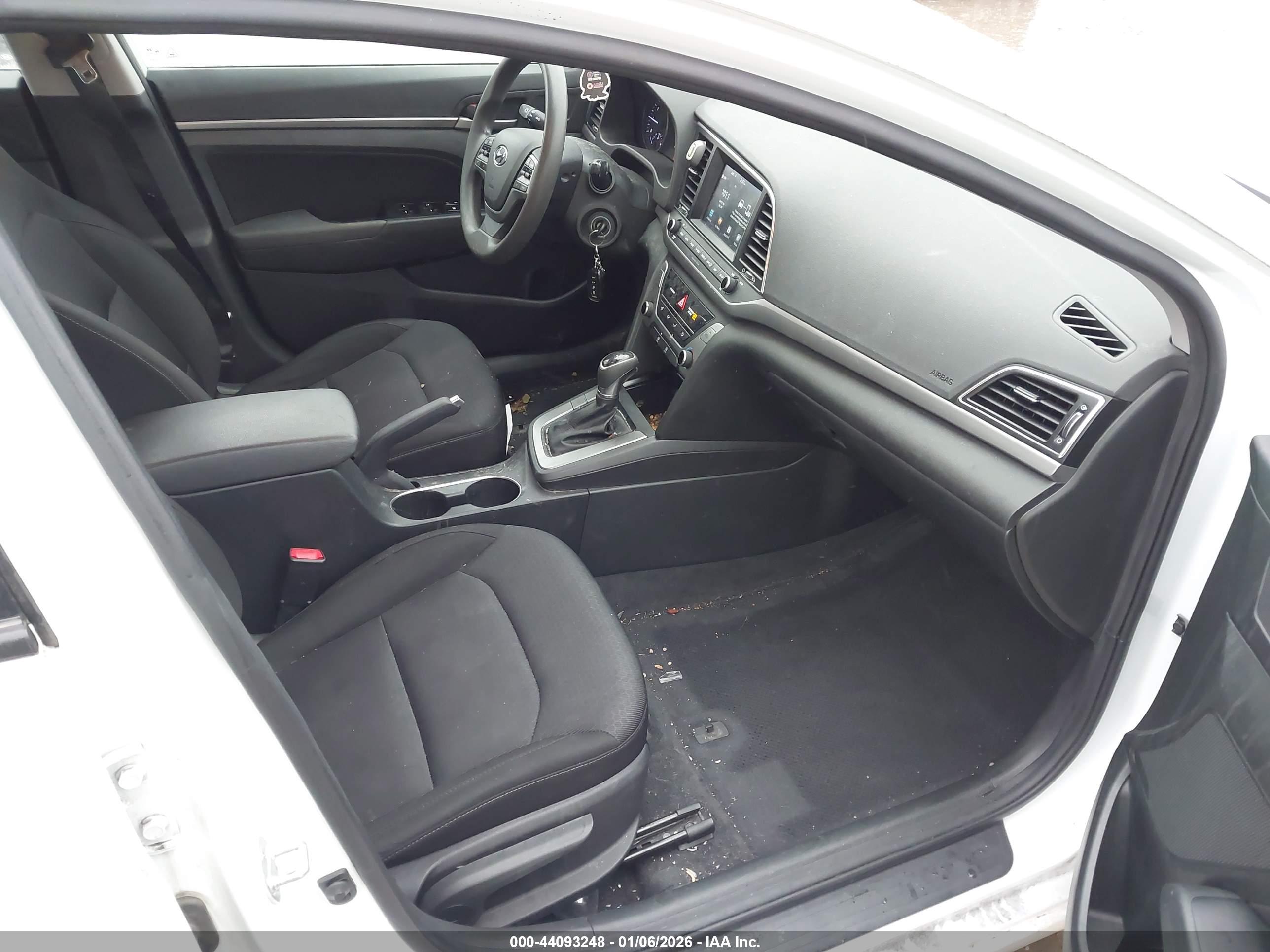 HYUNDAI ELANTRA image 5