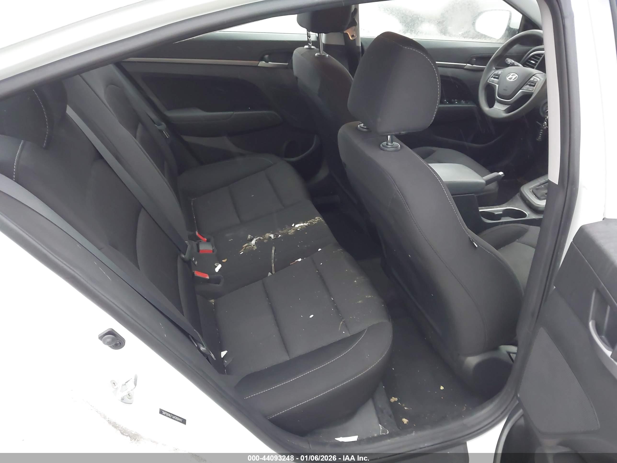 HYUNDAI ELANTRA image 8