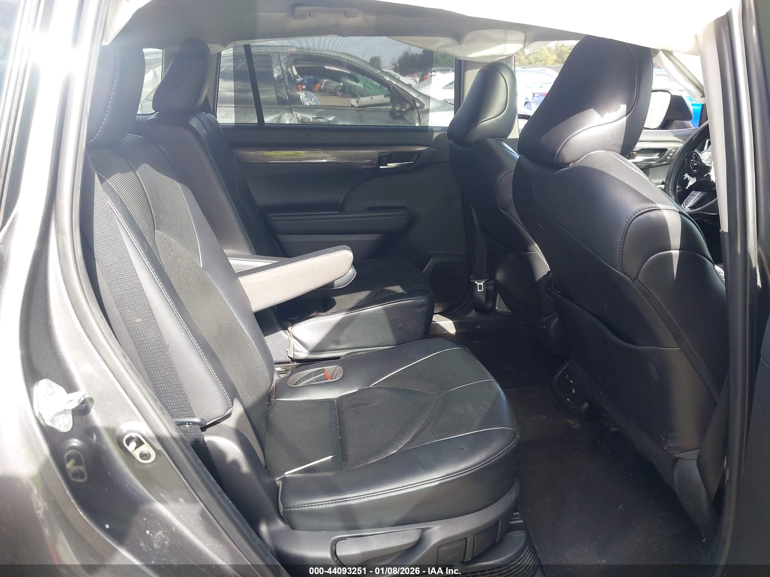 TOYOTA HIGHLANDER image 8
