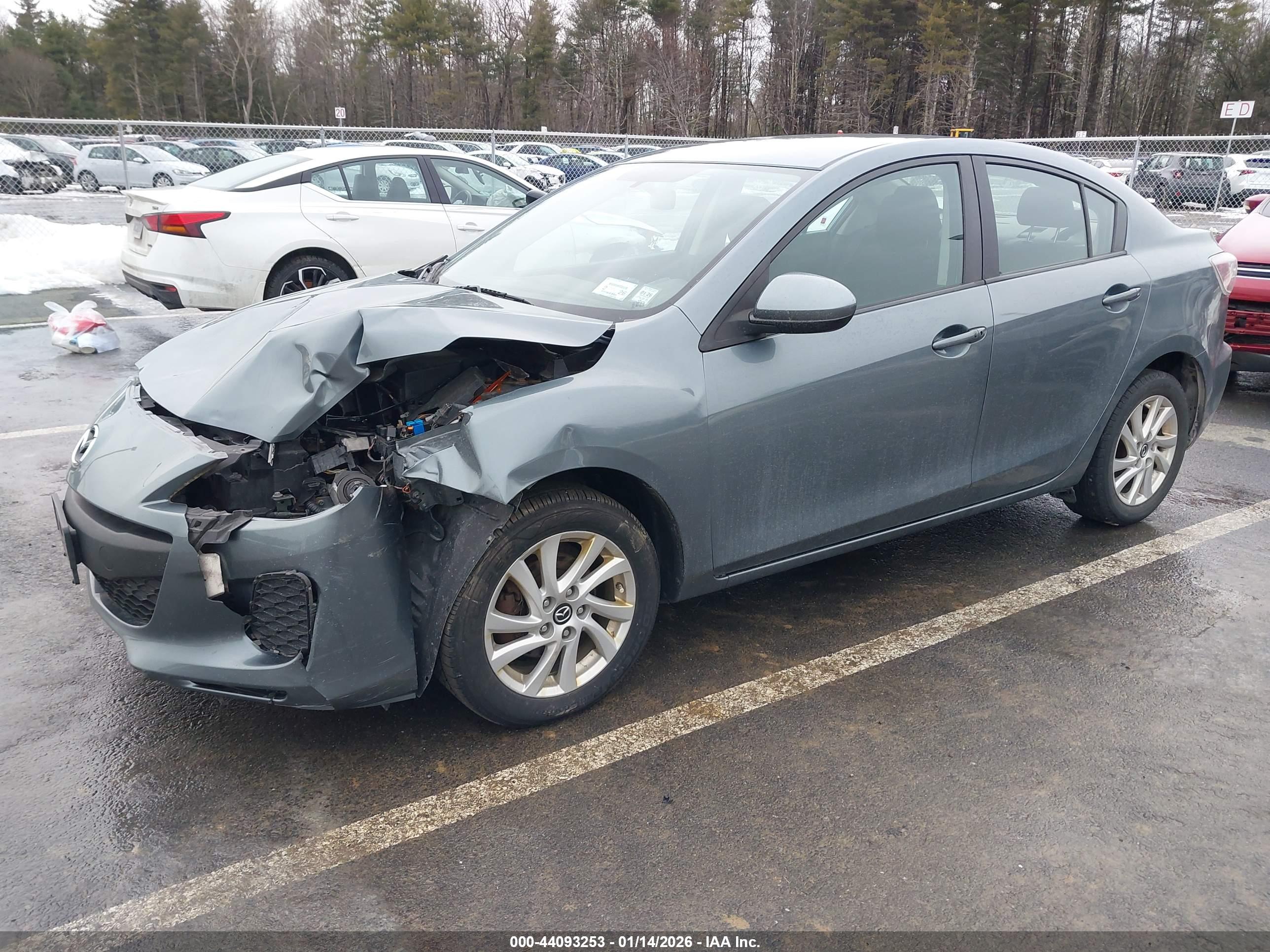 MAZDA MAZDA3 image 2