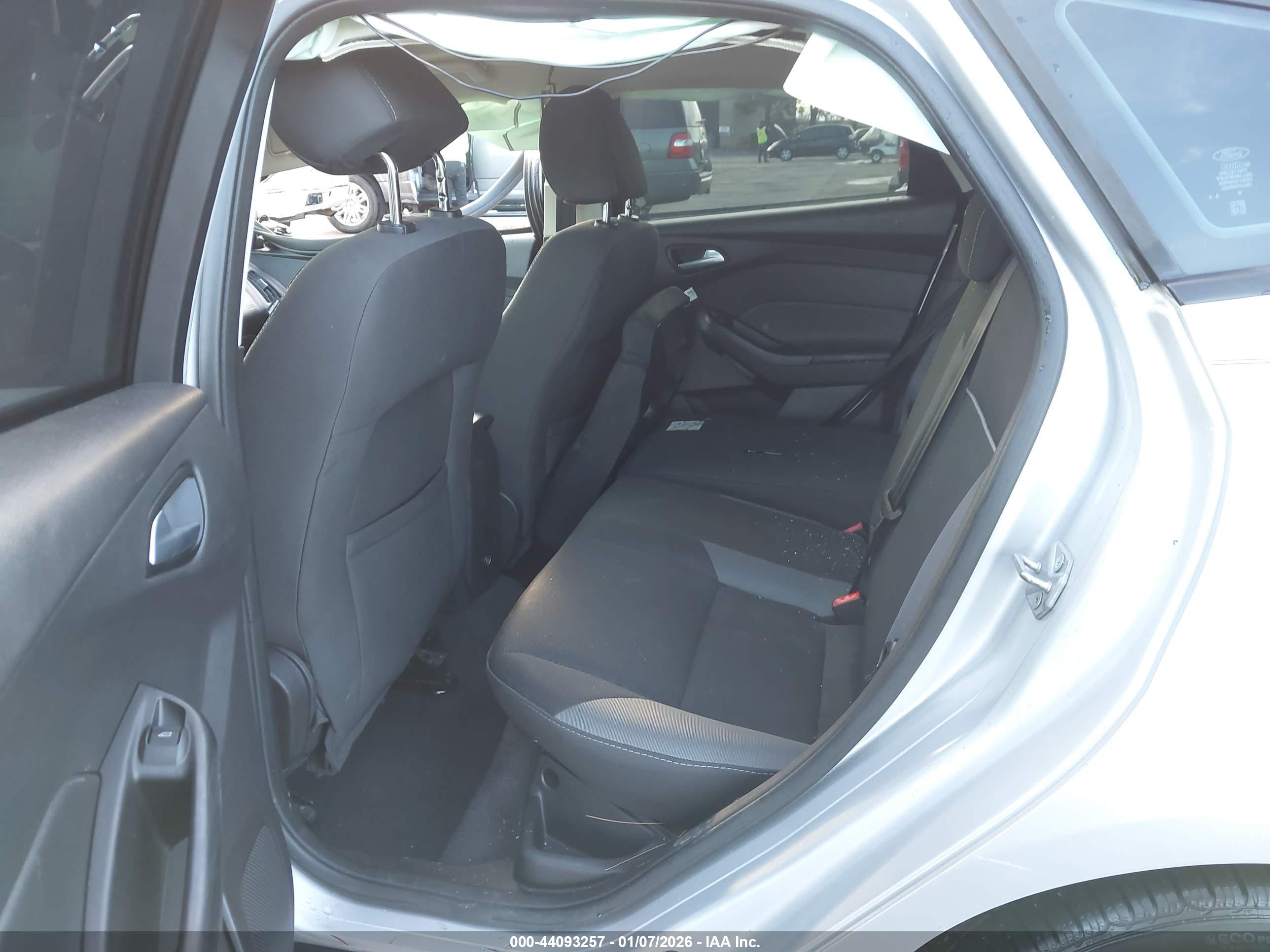 FORD FOCUS image 8