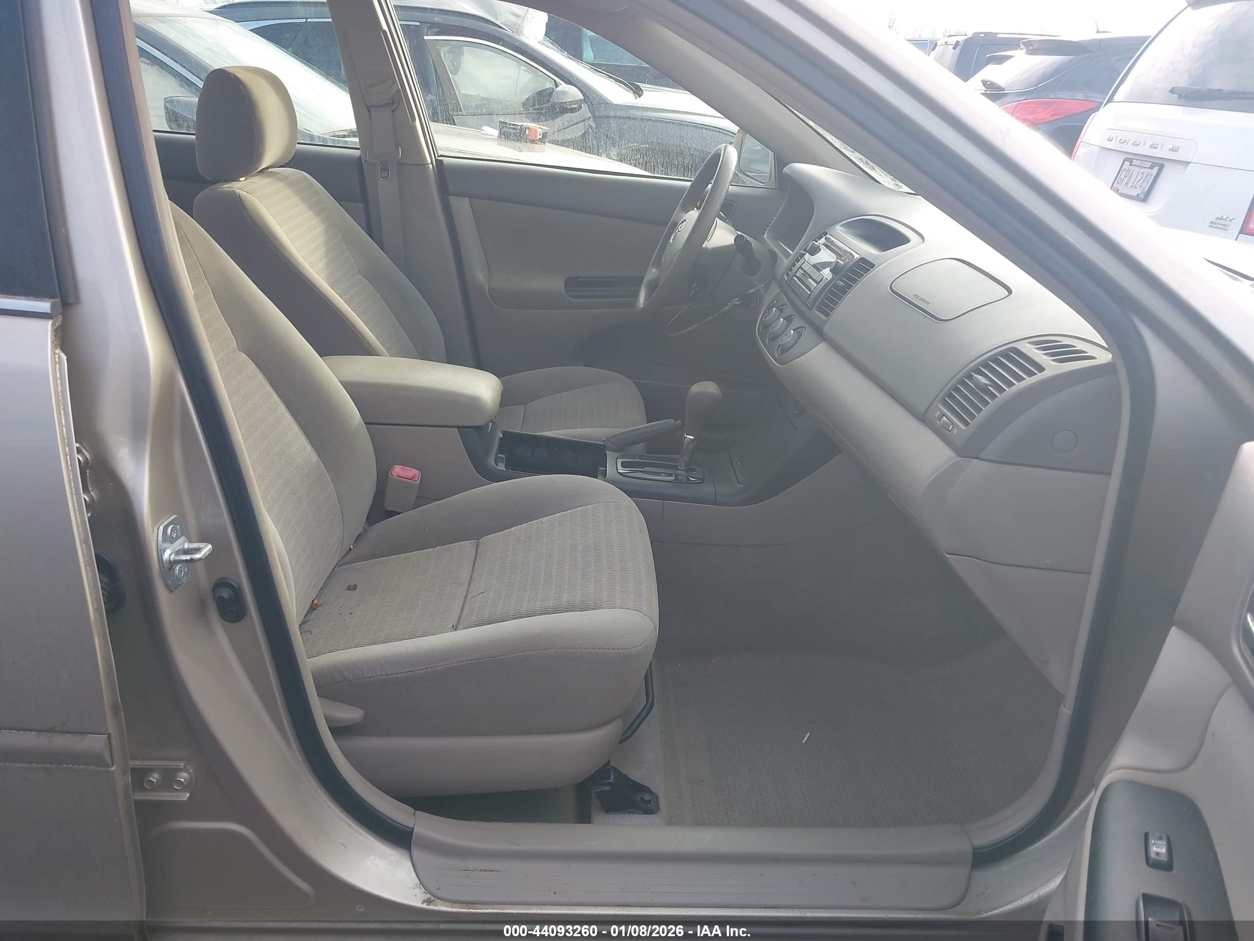 TOYOTA CAMRY image 5