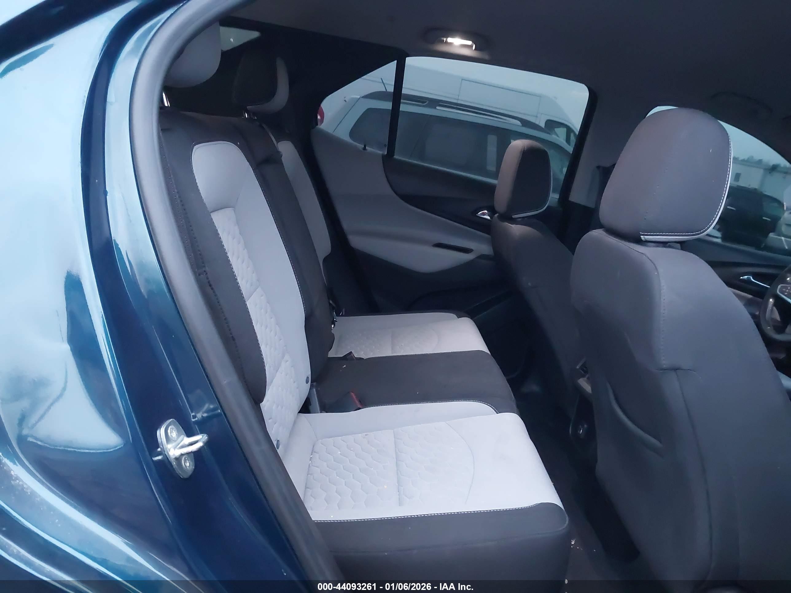 CHEVROLET EQUINOX image 8