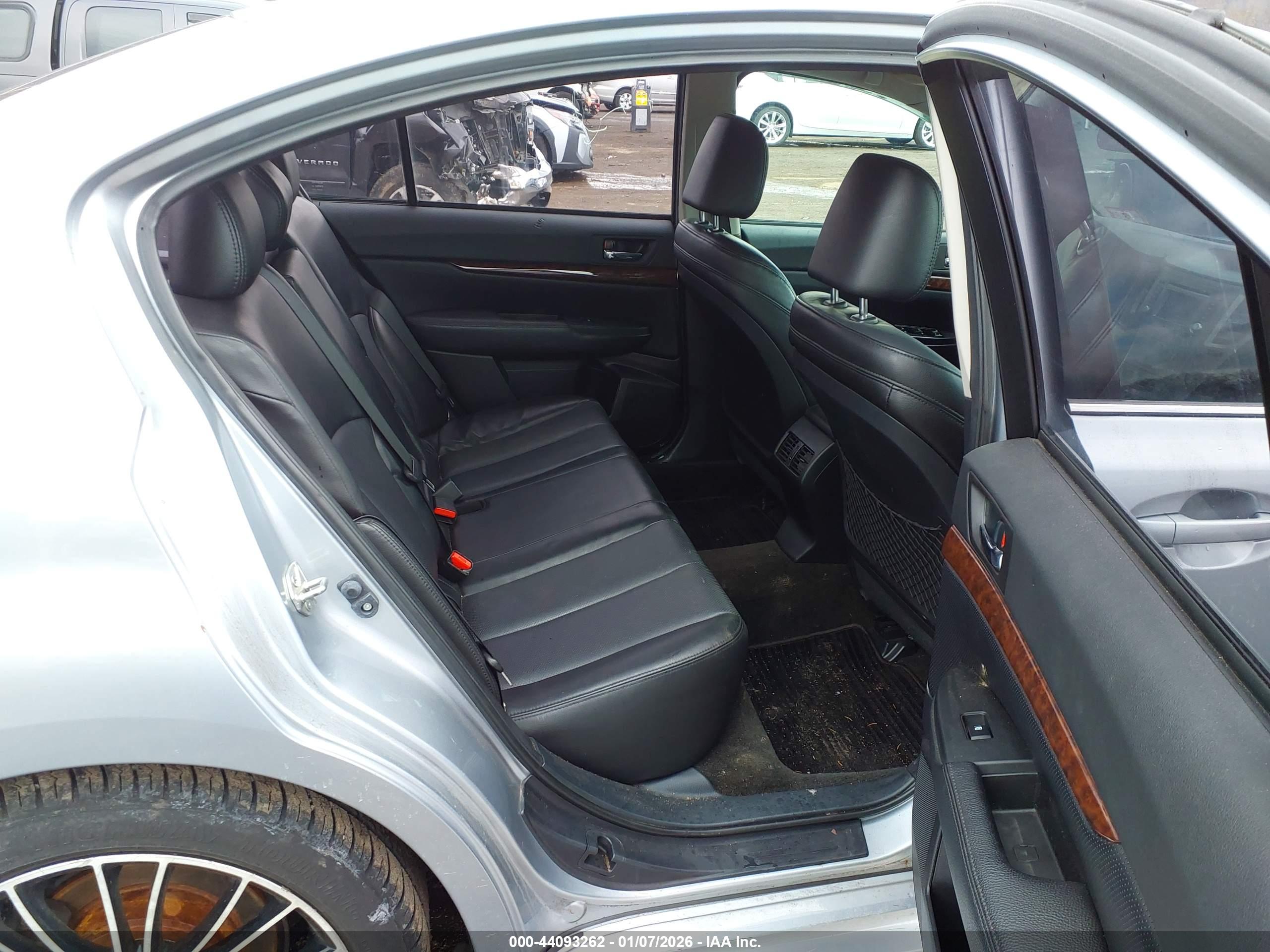SUBARU LEGACY image 8