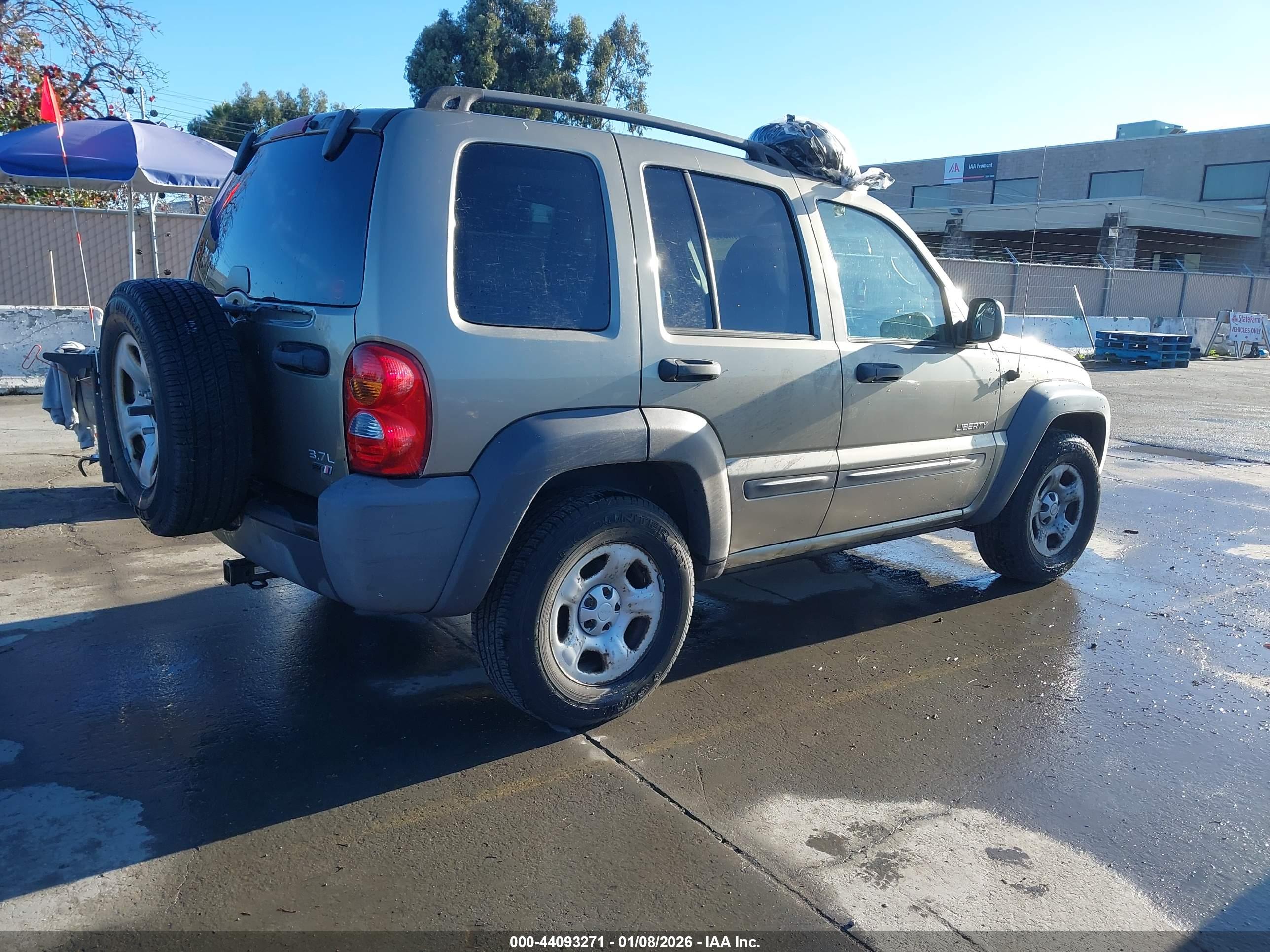 JEEP LIBERTY image 4