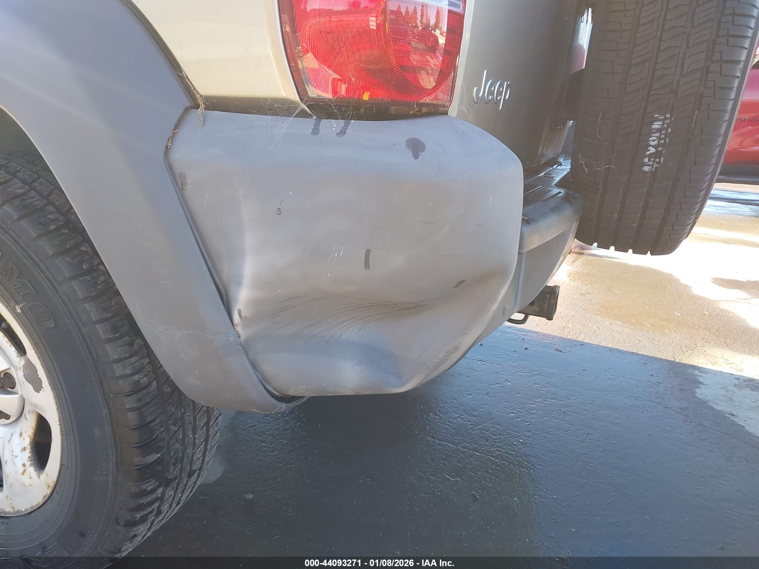 JEEP LIBERTY image 6